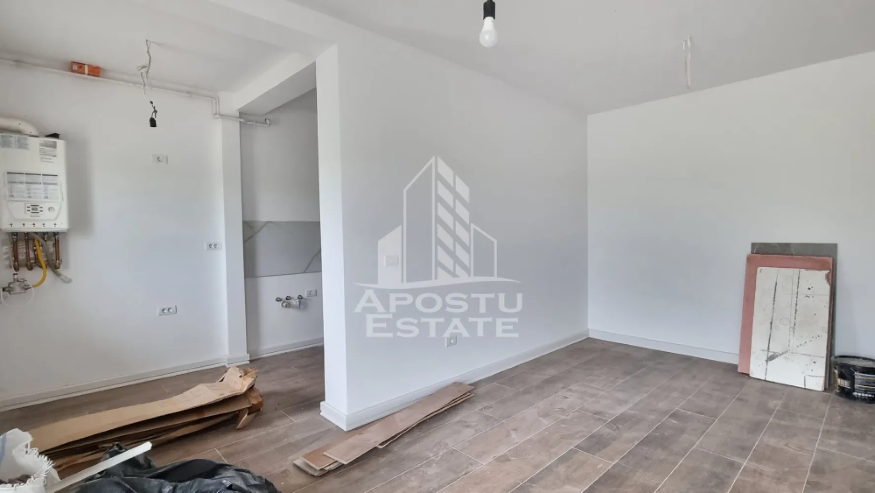 Apartament cu 1 camera de vanzare, bloc nou, Torontalului, Timisoara - Apostu Estate va ofera spre vanzare un apartament cu 1 camera, situat la parter intr-un bloc nou si loc de parcare suprateran din zona Torontalului.

Apartamentul dispune de o suprafata de 35 mpu si compartimentat astfel:
- camera de zi
- bucatarie separata
- baie cu geam pentru aerisire

Confortul termic este realizat prin centrala proprie si incalzire in pardoseala.
Imobilul se afla intr-o zona linistita cu foarte mult potential.
Pretul imobilului este plus TVA

Oferim consultanta bancara prin colaboratorii nostri pentru alegerea celui mai potrivit credit.
Va asteptam cu drag la o vizionare!
ID intern: CP2535296