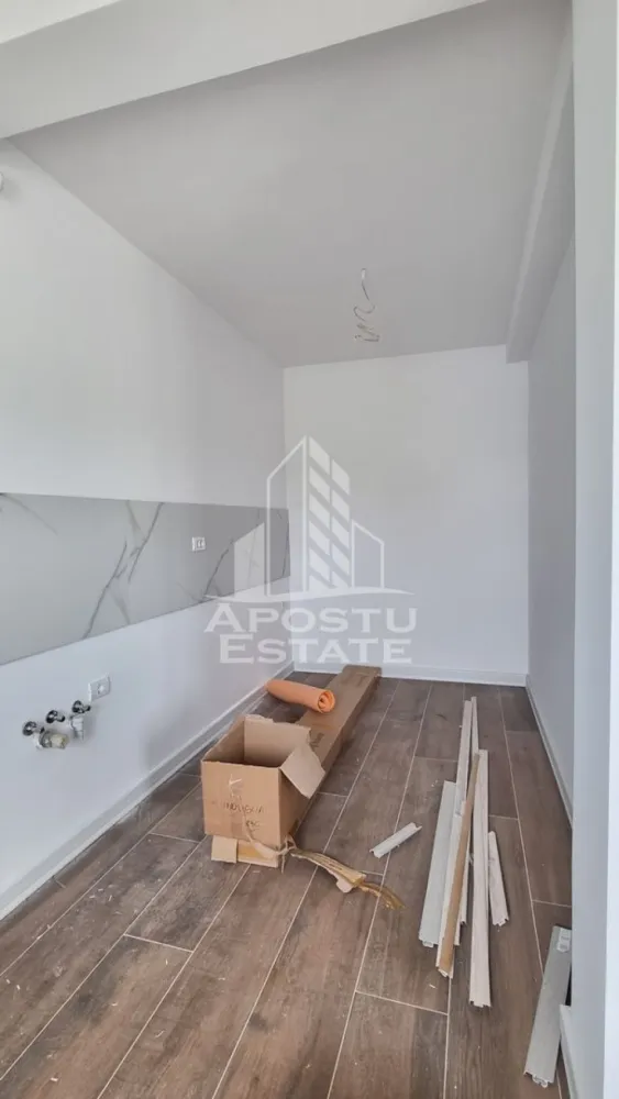 Apartament cu 1 camera de vanzare, bloc nou, Torontalului, Timisoara - Apostu Estate va ofera spre vanzare un apartament cu 1 camera, situat la parter intr-un bloc nou si loc de parcare suprateran din zona Torontalului.

Apartamentul dispune de o suprafata de 35 mpu si compartimentat astfel:
- camera de zi
- bucatarie separata
- baie cu geam pentru aerisire

Confortul termic este realizat prin centrala proprie si incalzire in pardoseala.
Imobilul se afla intr-o zona linistita cu foarte mult potential.
Pretul imobilului este plus TVA

Oferim consultanta bancara prin colaboratorii nostri pentru alegerea celui mai potrivit credit.
Va asteptam cu drag la o vizionare!
ID intern: CP2535296