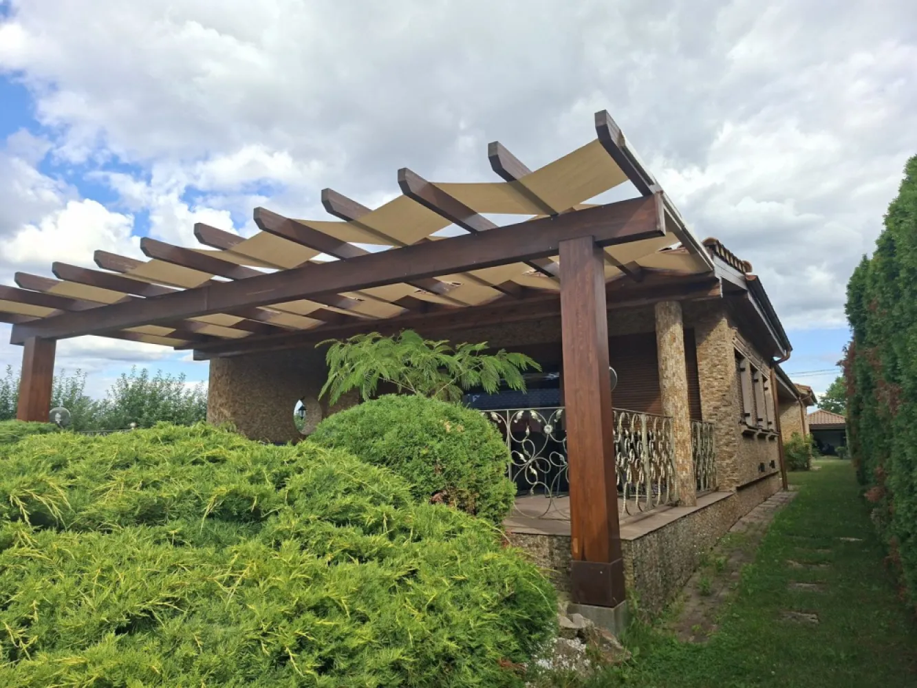 BRASADAS vinde casa cu iesire la lac