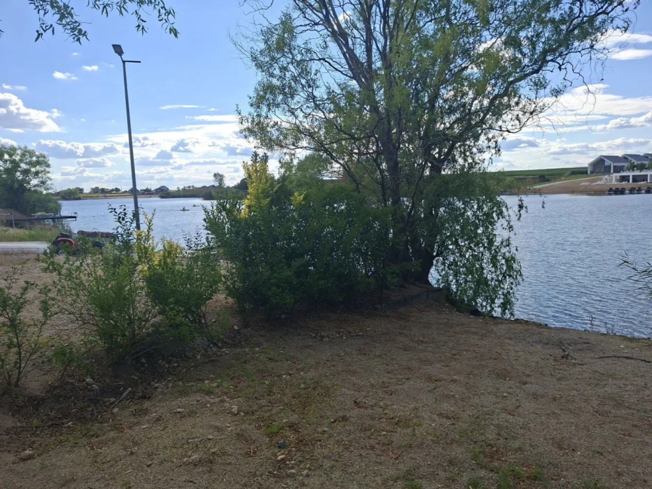 BRASADAS vinde casa cu iesire la lac