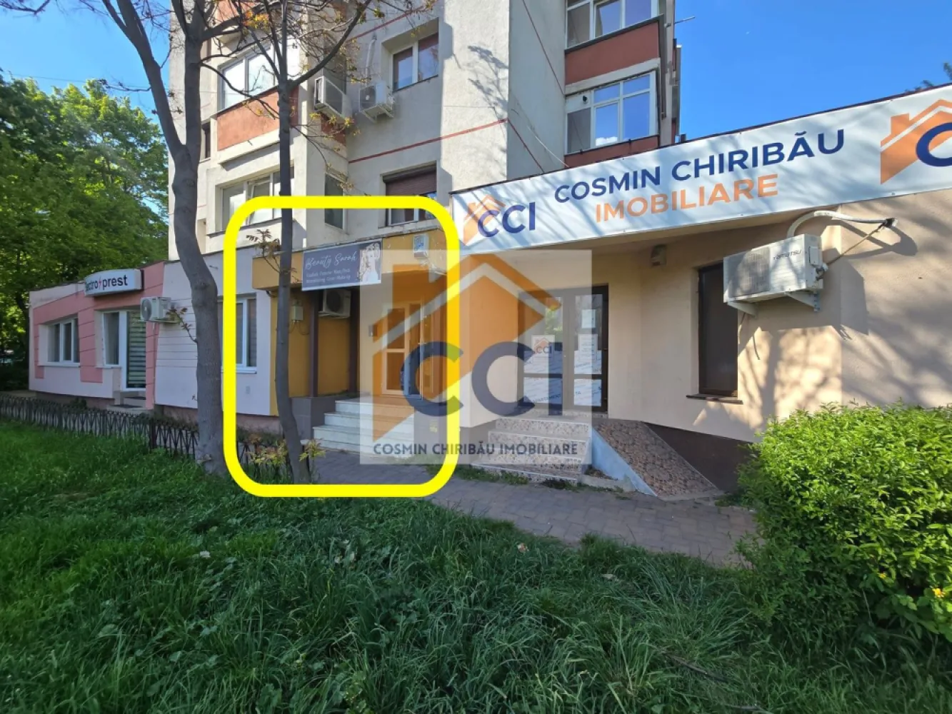 Spatiu Comercial ideal pentru afaceri de succes! - 𝗗𝗲 𝗶𝗻𝗰𝗵𝗶𝗿𝗶𝗮𝘁: 𝗦𝗽𝗮𝘁𝗶𝘂 𝗰𝗼𝗺𝗲𝗿𝗰𝗶𝗮𝗹 𝗶𝗱𝗲𝗮𝗹 𝗽𝗲𝗻𝘁𝗿𝘂 𝗮𝗳𝗮𝗰𝗲𝗿𝗶 𝗱𝗲 𝘀𝘂𝗰𝗰𝗲𝘀 – 𝗦𝘁𝗿𝗮𝗱𝗮 𝟗 𝗠𝗮𝗶 𝟏𝟓, 𝗕𝗮𝗰𝗮𝘂
Dacă ești în căutarea unei locații potrivite pentru a-ți dezvolta afacerea, acest spațiu comercial reprezintă o alegere inspirată!
 Situat la parterul unui bloc, pe strada 9 Mai – într-o zonă cu trafic constant – oferă vizibilitate bună și acces facil pentru clienți.
Cu o suprafață de 60 mp, spațiul este luminos, bine compartimentat și ușor de adaptat, fiind potrivit pentru:
* salon de înfrumusețare sau barber shop
* cabinet medical, stomatologic sau de terapii alternative
* florărie sau boutique
* birou servicii sau alte activități comerciale
Accesul direct din stradă și poziționarea practică îl fac ușor de integrat în nevoile oricărui business aflat în dezvoltare.
 Avantaje:
* Locație bună, într-o zonă activă
* Parter – acces rapid pentru clienți
* 60 mp ușor de personalizat
* Utilități complete
Prețul de închiriere este de 400 euro/lună.
Pentru detalii suplimentare sau vizionare, te invităm să ne contactezi!
Daca esti interesat, te invit sa ma contactezi pentru o vizionare.