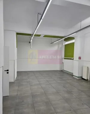 Spatiu comercial Calea Serban Voda, 261 mp, vitrina 20ml, stradal