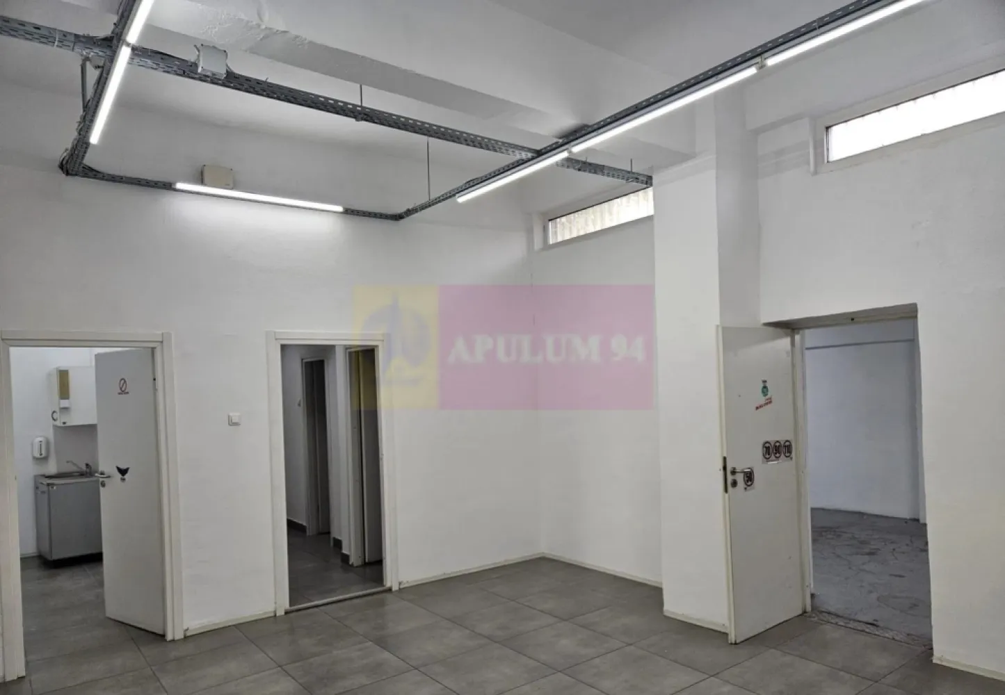Spatiu comercial Calea Serban Voda, 261 mp, vitrina 20ml, stradal