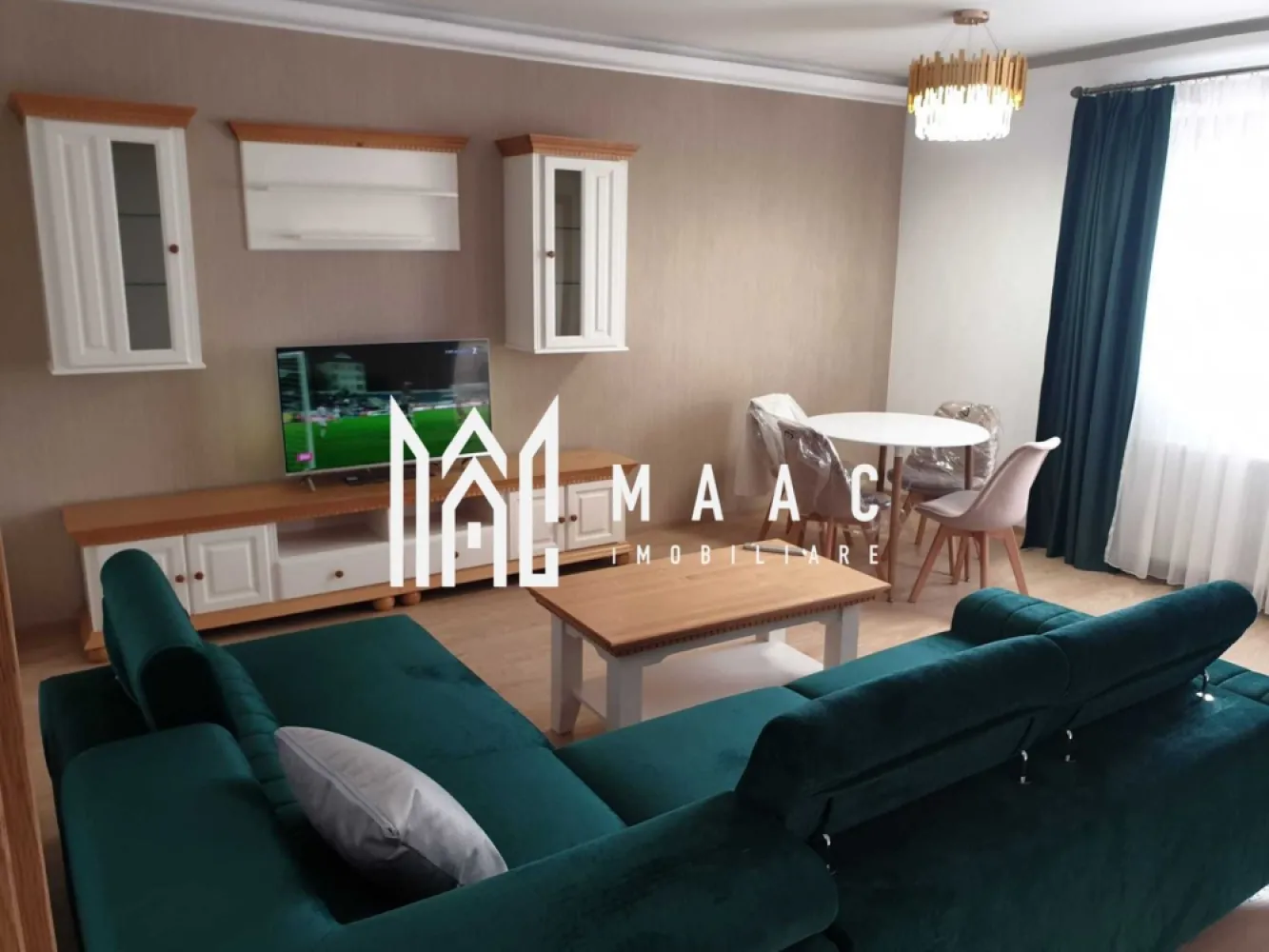 Apartament 3 Camere | 100 MPU | Terasa | Sub Arini - MAAC Imobiliare vă propune spre închiriere un imobil deosebit, situat într-o zonă premium din Sibiu, la doar 100 m de Parcul Sub Arini, ideal atât pentru locuire, cât și pentru activități profesionale discrete.

Proprietatea oferă combinația perfectă între spațiu generos, confort și o locație excelentă, fiind potrivită pentru profesioniști, expați, antreprenori sau familii care își doresc un stil de viață de calitate.

Detalii generale:

* suprafață utilă: 100 mp
* terasă exterioară: 15 mp
* curte proprie: 105 mp
* pivniță

Compartimentare:

* living spațios și luminos
* 2 dormitoare complet mobilate 
* bucătărie complet utilată
* baie modernă
* dressing / debara
* hol generos

Dotări și avantaje:

* mobilat complet, stare impecabilă
* pregătit pentru mutare imediată
* spații generoase și bine compartimentate
* curte proprie, ideală pentru relaxare
* terasă perfectă pentru petrecerea timpului în aer liber

Utilizare flexibilă:
Imobilul permite atât utilizare rezidențială, cât și profesională (home office / activități independente), fiind ideal pentru:

* profesioniști / expați
* antreprenori / freelanceri
* activitate remote + locuire
* cupluri sau familii care își doresc spațiu suplimentar

Localizare:

* la doar 100 m de Parcul Sub Arini
* zonă liniștită, verde

Pentru mai multe detalii sau pentru programarea unei vizionări, vă rugăm să ne contactați și să menționați ID : CP3039252