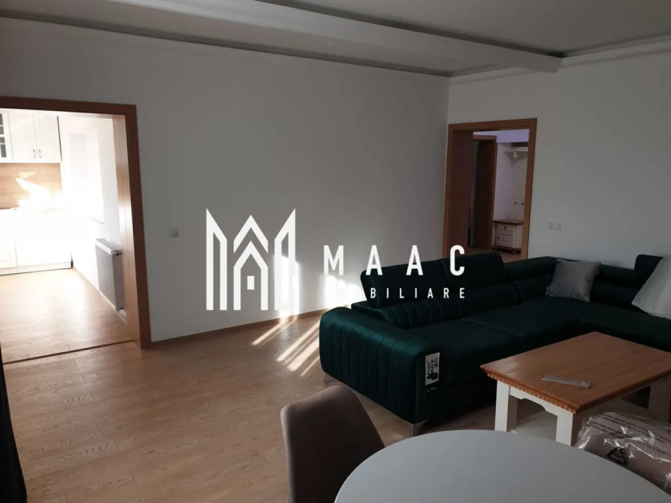 Apartament 3 Camere | 100 MPU | Terasa | Sub Arini - MAAC Imobiliare vă propune spre închiriere un imobil deosebit, situat într-o zonă premium din Sibiu, la doar 100 m de Parcul Sub Arini, ideal atât pentru locuire, cât și pentru activități profesionale discrete.

Proprietatea oferă combinația perfectă între spațiu generos, confort și o locație excelentă, fiind potrivită pentru profesioniști, expați, antreprenori sau familii care își doresc un stil de viață de calitate.

Detalii generale:

* suprafață utilă: 100 mp
* terasă exterioară: 15 mp
* curte proprie: 105 mp
* pivniță

Compartimentare:

* living spațios și luminos
* 2 dormitoare complet mobilate 
* bucătărie complet utilată
* baie modernă
* dressing / debara
* hol generos

Dotări și avantaje:

* mobilat complet, stare impecabilă
* pregătit pentru mutare imediată
* spații generoase și bine compartimentate
* curte proprie, ideală pentru relaxare
* terasă perfectă pentru petrecerea timpului în aer liber

Utilizare flexibilă:
Imobilul permite atât utilizare rezidențială, cât și profesională (home office / activități independente), fiind ideal pentru:

* profesioniști / expați
* antreprenori / freelanceri
* activitate remote + locuire
* cupluri sau familii care își doresc spațiu suplimentar

Localizare:

* la doar 100 m de Parcul Sub Arini
* zonă liniștită, verde

Pentru mai multe detalii sau pentru programarea unei vizionări, vă rugăm să ne contactați și să menționați ID : CP3039252