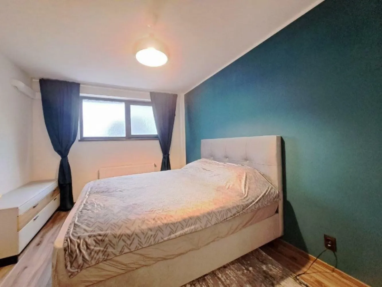Ag BRASADAS vinde Ap 2 cam DEMISOL 2016 + Garaj DOROBANTI. - Agenția BRASADAS vinde apartament cu 2 camere in zona Dorobanti/Floreasca, in bloc tip Boutique, P+3 (7 apartamente total), an constructie 2015, foarte luminos, spatios, bine compartimentat, living openspace, debara cu spatiu de depozitare amenajat.
Se vinde MOBILAT, UTILAT, jaluzele interioare si exterioare aluminiu automate, alarma apartament, sistem de iluminare Philiphs HUE si detine un loc de PARCARE in subteran, care se poate achizitiona separat (15000 eur).
Pentru mai multe oferte accesați www.brasadas.com.