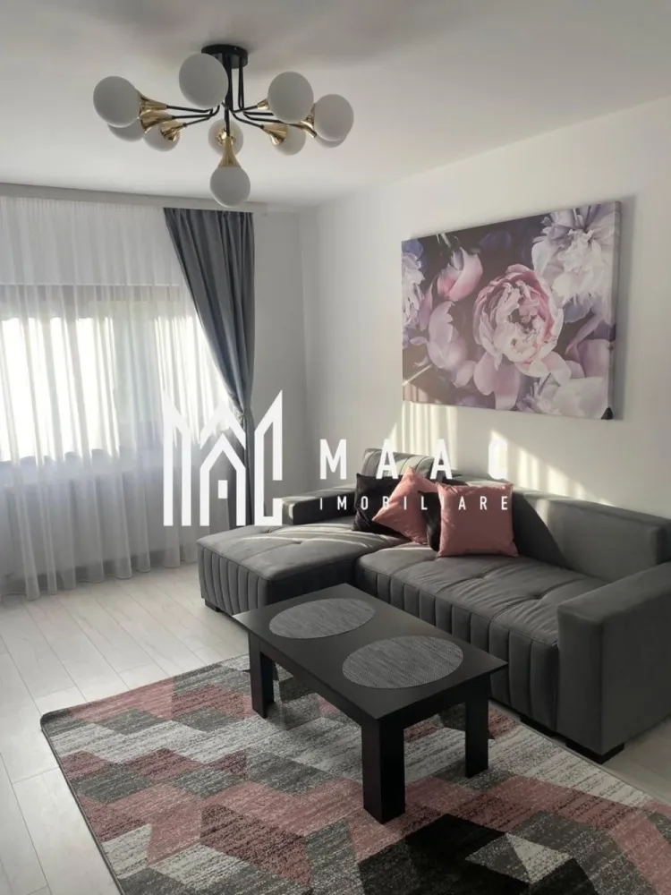 Apartament 2 camere | Decomandat | Etaj 1 | Vasile Aaron - MAAC Imobiliare oferă spre închiriere un apartament decomandat, recent renovat și finisat, complet mobilat și utilat, gata de locuit, in zona Vasile Aaron.

Apartamentul este compus din două camere, se află la etajul 1/4 , mobilă nouă, bucătărie închisă, complet utilată modern, baie si balcon inchis.

Locuința are o suprafață utilă de 51mp și 61.2 mp construiți.

Condițiile de închiriere: 
- Fără animale de companie 
- Durata contractuluiminim un an, cu posibilitate de prelungire.

Se percepe garantie in cuantumul unei chirii lunare.

Pentru mai multe detalii precizati telefonic ca ati vazut anuntul cu ID: CP3227817