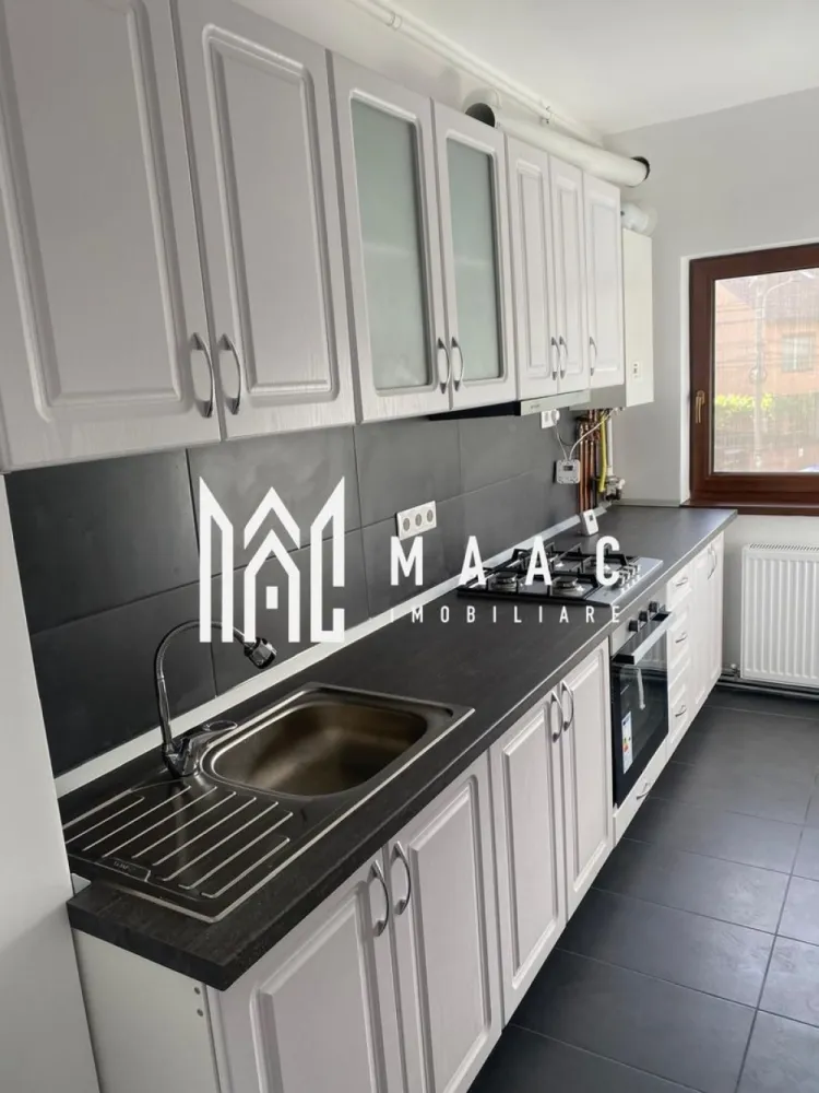 Apartament 2 camere | Decomandat | Etaj 1 | Vasile Aaron - MAAC Imobiliare oferă spre închiriere un apartament decomandat, recent renovat și finisat, complet mobilat și utilat, gata de locuit, in zona Vasile Aaron.

Apartamentul este compus din două camere, se află la etajul 1/4 , mobilă nouă, bucătărie închisă, complet utilată modern, baie si balcon inchis.

Locuința are o suprafață utilă de 51mp și 61.2 mp construiți.

Condițiile de închiriere: 
- Fără animale de companie 
- Durata contractuluiminim un an, cu posibilitate de prelungire.

Se percepe garantie in cuantumul unei chirii lunare.

Pentru mai multe detalii precizati telefonic ca ati vazut anuntul cu ID: CP3227817