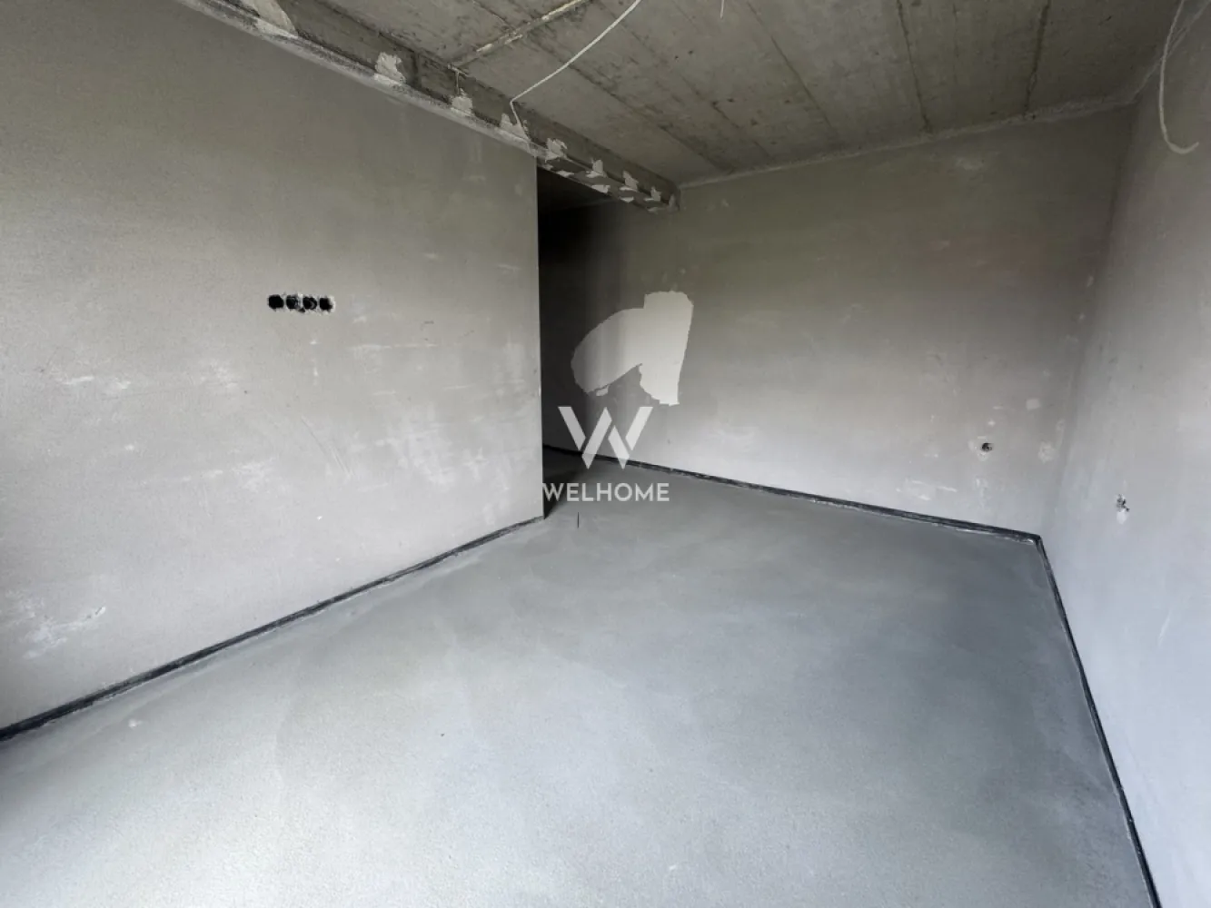 Penthouse 3 camere , 2 bai,TERASA 90mp, Lacul lui Binder, Sibiu - Va prezentam un apartament de tip penthouse, cu o terasa panoramica absolut superba. 

Suprafata utila : 76.6 mp 
Compartimentare: hol cu acces in livingul open space cu bucataria, baie, 2 dormitoare, unul cu baie proprie. 
 Terasa 90 mp utili, partial acoperita

Predare la stadiul de alb : geamuri si usa termopan 3 foi de sticla, pereti tencuiti si gletuiti, sapa elicopterizata, centrala, incalzire in pardoseala instalatii electrice, termice si sanitare. 

Loc de parcare inclus în preț, cu posibilitatea achiziționării unui al doilea loc (în funcție de disponibilitate).
Termen de predare: iulie 2026 

Pret : 224.000 euro Tva inclus COMISION ZERO

Detalii si vizionari: 0752.088.381- Roxana 
Merita vazut! Terasa panoramica asupra orasului. Posibilitate de finisare la cheie, contracost