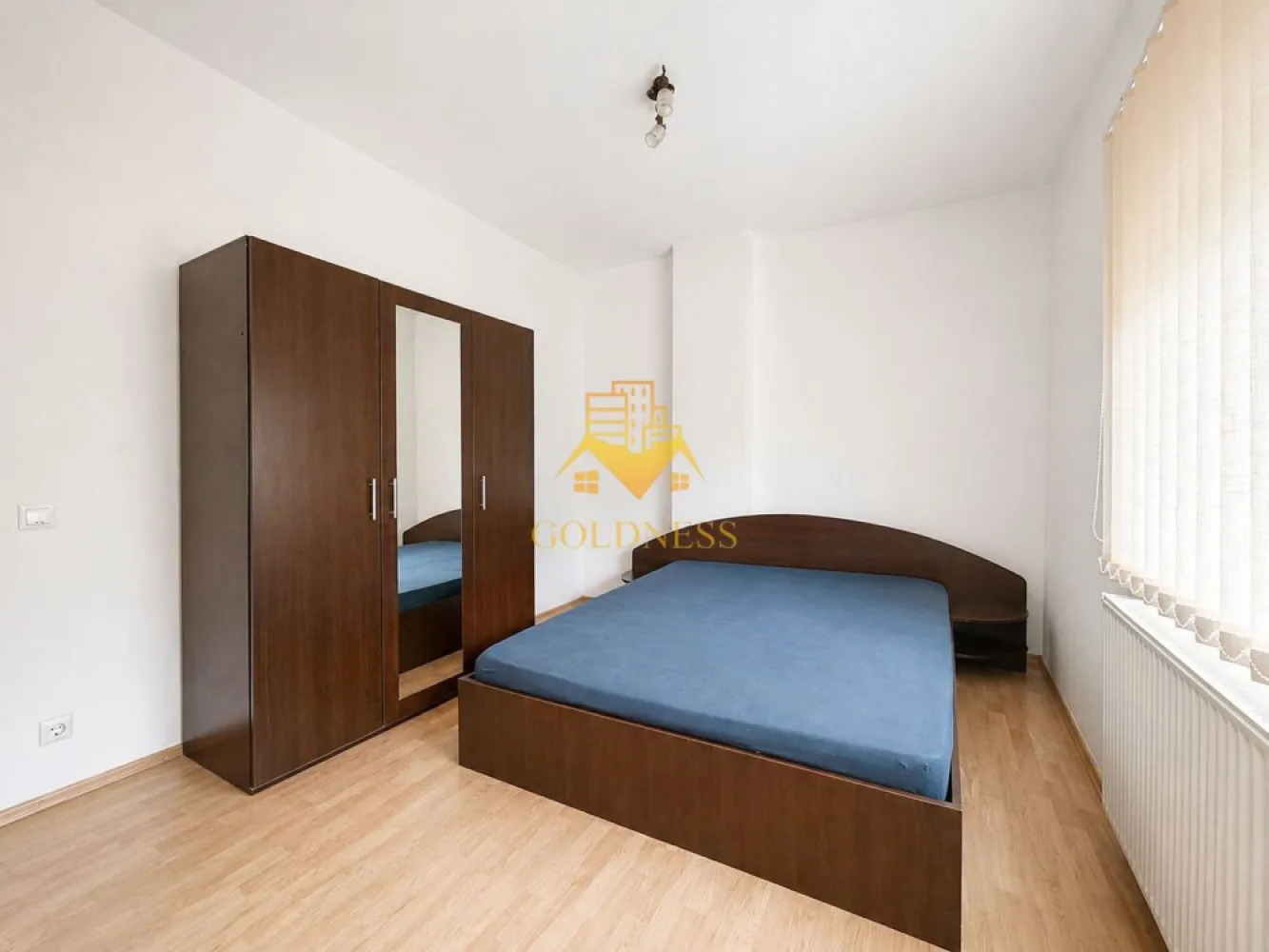 O cameră , Zorilor,UTCN, Observatorului, Sigma, Golden Tulip, UMF - GOLDNESS Imobiliare vă propune spre închiriere un apartament cu o cameră complet mobilat și utilat, la etajul 1 într-un imobil de 11 etaje, în Cartierul Zorilor.
Posibilitate de a parca in zona !
Se află în apropierea stațiilor de transport în comun, magazine, restaurante, spații verzi, farmacii, etc. 

Apartamentul este compartimentat astfel:
 - dormitor cu pat matrimonial, dressing, noptiere
 - living cu bucatarie open space complet utilată și mobilată, loc de servit masa 
 - baie cu cadă, calorifer port prosop și dulap pentru depozitare.
- balcon

Imobilul este dotat cu toate cele necesare- centrală proprie, frigider, aragaz, hotă, mașină de spălat haine, televizor, etc. 

Dacă sunteți interesați de acest apartament și doriți să îl vizionați, dar și pentru alte oferte nu ezitați să ne contactați telefonic sau prin e-mail. Vă stăm la dispoziție!
Pentru intermediere se percepe un comision de 50% din prețul chiriei!