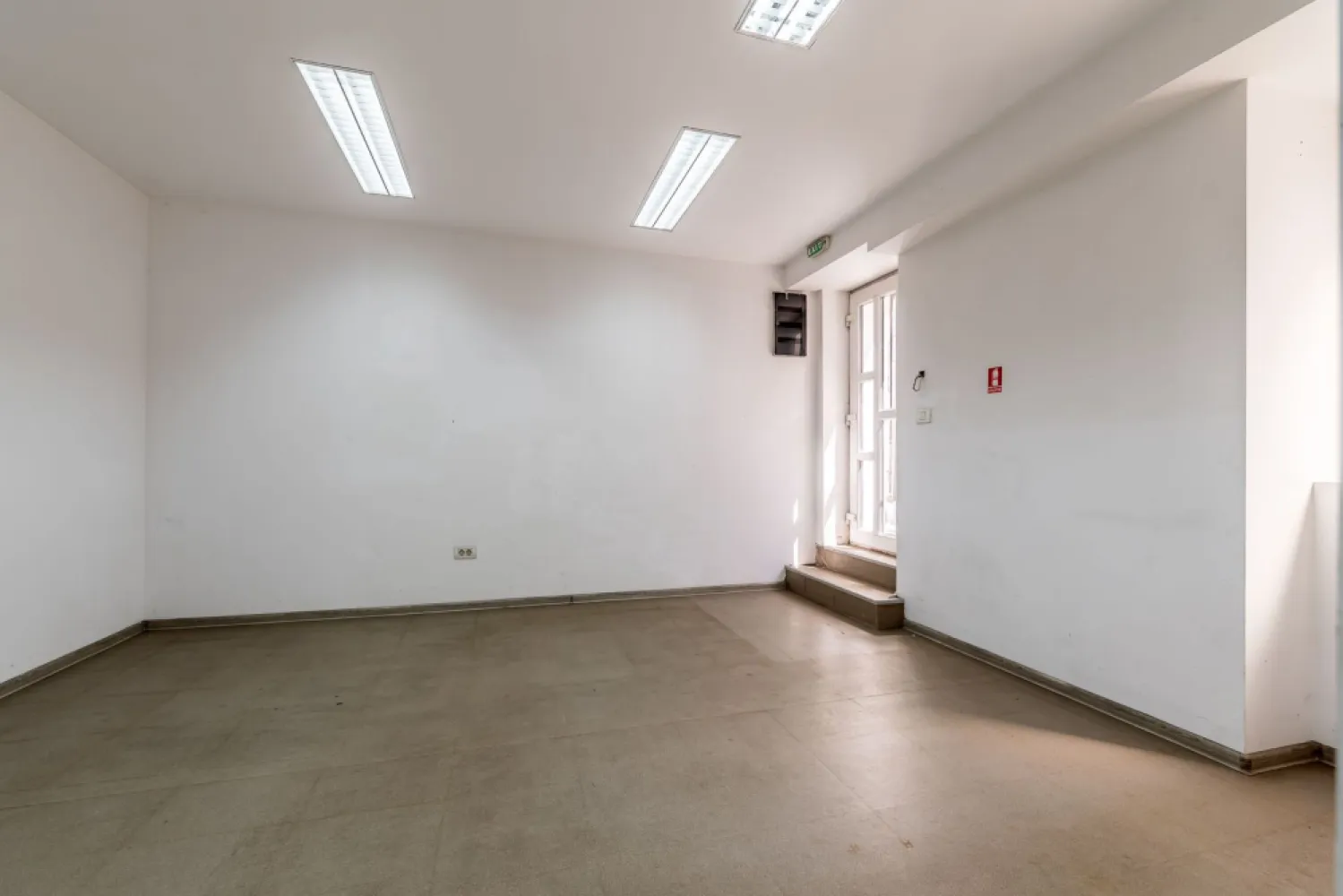 Spațiu comercial cu acces stradal, pe b-dul Decebal, ideal investiție