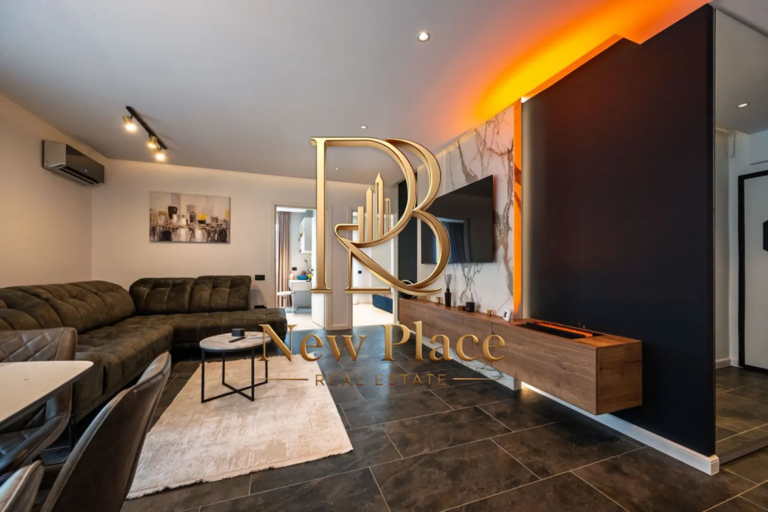 MTM PIPERA LAKE | Apartament exclusivist | Parcare inclusa | Lux - New Place Real Estate Company va propune spre vanzare un apartament exclusivist situat in Ansamblul residential MTM Pipera Lake, un complex rezidential premium, localizat in zona de Nord a capitalei, langa Rond OMV Pipera.

Apartamentul este situat la Etajul 4, are o suprafata utila de 76.02 mp si o suprafata utila totala de 88.55 mp, fiind compus din: living de 23.89 mp, bucatarie open space de 10.42 mp - bucataria fiind complet utilata si mobilata, un dormitor matrimonial de 16.98 mp, cu o baie proprie de 3.16 mp, un dormitor secundar de 10.56 mp, baie de serviciu de 4.56 mp, hol de 4.05 mp si 2 balcoane de 7.42 mp respectiv 5.11 mp.

In acest pret este inclus si un loc de parcare disponibil la suprateranul Ansamblului.

MTM Pipera Lake se afla pe malul lacului Pipera, oferindu-ti posibilitatea de recreere in cadrul unei vegetatii luxuriante, are 10.000 mp de spatii verzi, locuri de joaca sigure pentru copii, spatiu verde pentru promenada, toate acestea prezentand rezidentilor un stil de viata de neegalat. MTM Pipera Lake este un ansambulul rezidential securizat, cu acces controlat prin bariere, videointerfon in fiecare apartament si supraveghere video generala 24/7, un loc sigur pentru copii si pentru intreaga familie. MTM Pipera Lake se afla in imediata proximitate a Pipera Plaza Mall, cu acces imediat la scoli, gradinite, banci, clinici, mall-uri. MTM Pipera Lake ofera locuitorilor sai oportunitatea de a locui intr-o zona ferita de zgomotul orasului, dar in acelasi timp usor accesibila catre zonele de interes. In incinta ansamblului rezidential MTM Pipera Lake regasim un centru spa & wellness, un concept creat pentru cei care vor sa se rasfete si sa-si mentina un stil de viata sanatos. Acesta dispune de o piscina interioara, zone de masaj, sala de fitness, zona de lounge si restaurant cu vedere catre lacul Pipera.

Finisaje

- Zidaria este din caramida POROTHERM N+F, atat la exterior cat si la interior, cu o grosime a peretilor exteriori de 30 cm;
- Fatada ventilata;
- Izolatie termica cu vata bazaltica de 10 cm, pentru o foarte buna protectie termica si fonica;
- Usi intrare antiefractie calitate premium;
- Usi interior calitate premium;
- Parchet premium 10 mm;
- Gresie si faianta import Italia;
- Geamuri SALAMANDER BLUEVOLUTION 82;
- Obiecte sanitare si baterii premium;
- Lifturi SCHINDLER;
- Incalzire prin pardoseala si ventiloconvectoare in fiecare camera, atat pentru caldura cat si pentru racire, cu pompe de caldura SAMSUNG.

Pentru mai multe detalii sau oferte similare, nu ezitati sa ne contactati.

Aceasta oferta apartine New Place Real Estate Company.