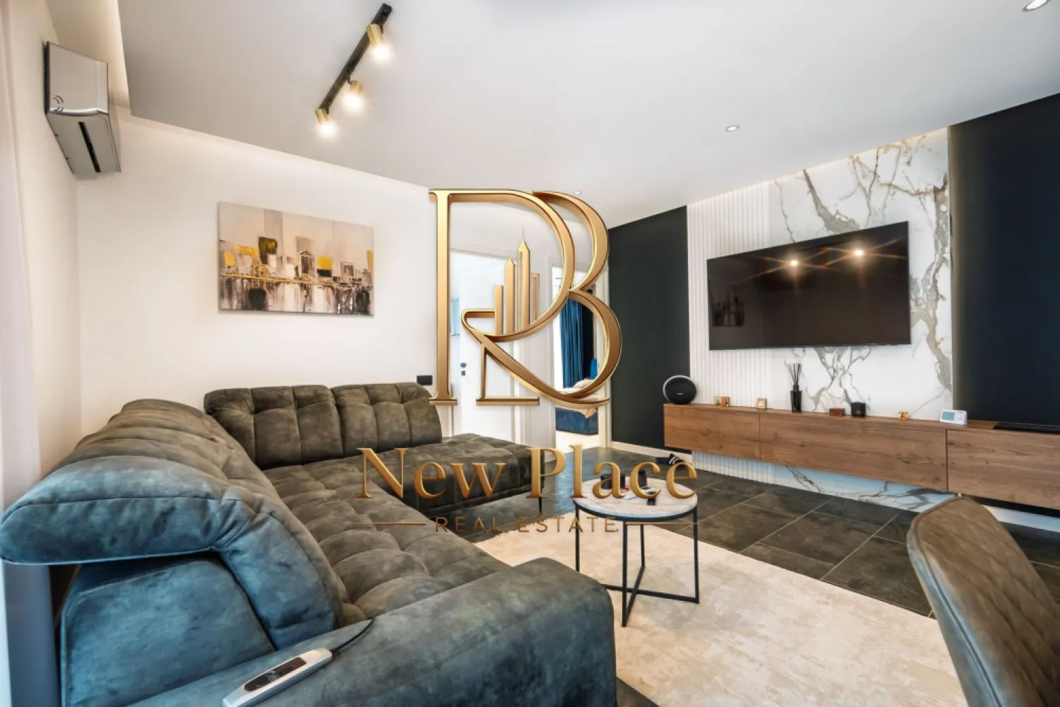 MTM PIPERA LAKE | Apartament exclusivist | Parcare inclusa | Lux - New Place Real Estate Company va propune spre vanzare un apartament exclusivist situat in Ansamblul residential MTM Pipera Lake, un complex rezidential premium, localizat in zona de Nord a capitalei, langa Rond OMV Pipera.

Apartamentul este situat la Etajul 4, are o suprafata utila de 76.02 mp si o suprafata utila totala de 88.55 mp, fiind compus din: living de 23.89 mp, bucatarie open space de 10.42 mp - bucataria fiind complet utilata si mobilata, un dormitor matrimonial de 16.98 mp, cu o baie proprie de 3.16 mp, un dormitor secundar de 10.56 mp, baie de serviciu de 4.56 mp, hol de 4.05 mp si 2 balcoane de 7.42 mp respectiv 5.11 mp.

In acest pret este inclus si un loc de parcare disponibil la suprateranul Ansamblului.

MTM Pipera Lake se afla pe malul lacului Pipera, oferindu-ti posibilitatea de recreere in cadrul unei vegetatii luxuriante, are 10.000 mp de spatii verzi, locuri de joaca sigure pentru copii, spatiu verde pentru promenada, toate acestea prezentand rezidentilor un stil de viata de neegalat. MTM Pipera Lake este un ansambulul rezidential securizat, cu acces controlat prin bariere, videointerfon in fiecare apartament si supraveghere video generala 24/7, un loc sigur pentru copii si pentru intreaga familie. MTM Pipera Lake se afla in imediata proximitate a Pipera Plaza Mall, cu acces imediat la scoli, gradinite, banci, clinici, mall-uri. MTM Pipera Lake ofera locuitorilor sai oportunitatea de a locui intr-o zona ferita de zgomotul orasului, dar in acelasi timp usor accesibila catre zonele de interes. In incinta ansamblului rezidential MTM Pipera Lake regasim un centru spa & wellness, un concept creat pentru cei care vor sa se rasfete si sa-si mentina un stil de viata sanatos. Acesta dispune de o piscina interioara, zone de masaj, sala de fitness, zona de lounge si restaurant cu vedere catre lacul Pipera.

Finisaje

- Zidaria este din caramida POROTHERM N+F, atat la exterior cat si la interior, cu o grosime a peretilor exteriori de 30 cm;
- Fatada ventilata;
- Izolatie termica cu vata bazaltica de 10 cm, pentru o foarte buna protectie termica si fonica;
- Usi intrare antiefractie calitate premium;
- Usi interior calitate premium;
- Parchet premium 10 mm;
- Gresie si faianta import Italia;
- Geamuri SALAMANDER BLUEVOLUTION 82;
- Obiecte sanitare si baterii premium;
- Lifturi SCHINDLER;
- Incalzire prin pardoseala si ventiloconvectoare in fiecare camera, atat pentru caldura cat si pentru racire, cu pompe de caldura SAMSUNG.

Pentru mai multe detalii sau oferte similare, nu ezitati sa ne contactati.

Aceasta oferta apartine New Place Real Estate Company.
