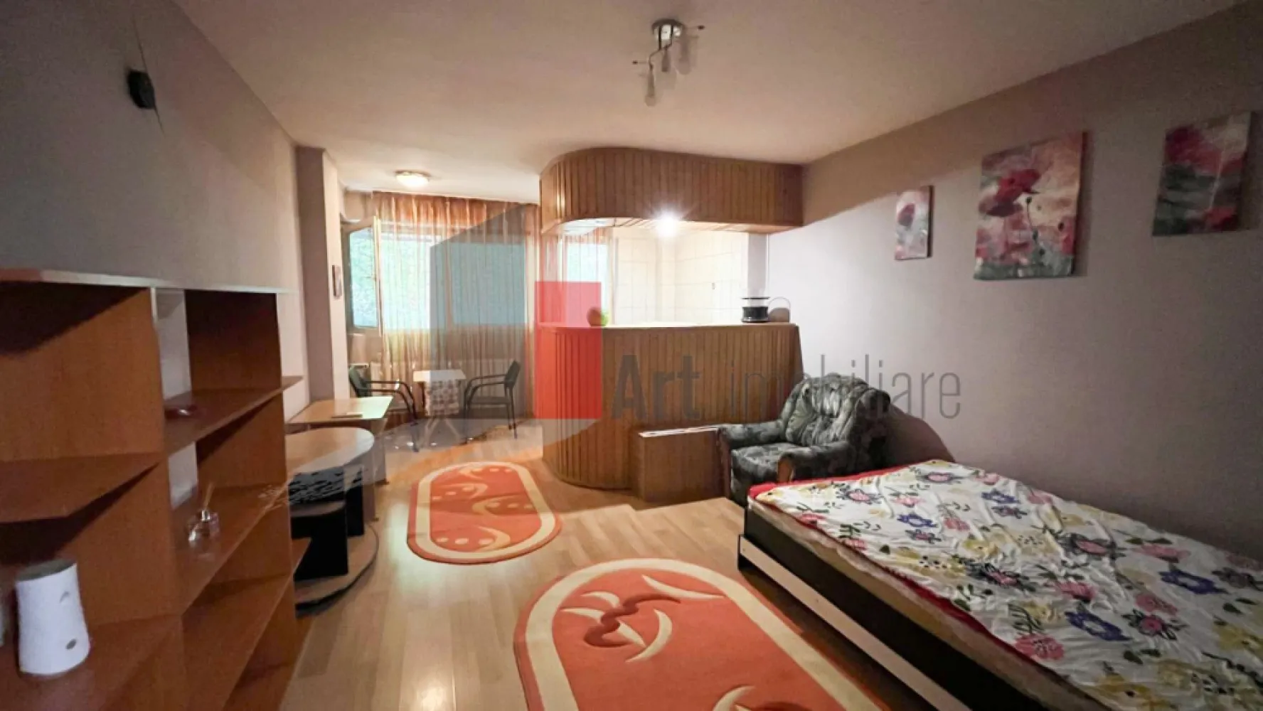 Urgent! Garsonieră cochetă, mobilată și utilată – Drumul Taberei Orizont - Urgent garsonieră cochetă situată la parterul unui bloc de garsoniere, în zona Drumul Taberei (str. Haiducului). Locuința se vinde complet mobilată și utilată, dispunând de o bucătărie deschisă, modernă, amenajată cu insulă și zonă de luat masa.
Avantaje și localizare:
Transport: Doar 6-8 minute de mers pe jos până la stațiile de metrou Tudor Vladimirescu sau Orizont. Stație STB în imediata apropiere.
Facilități (pe o rază de 500m): Școală, grădiniță, piață, supermarketuri și Complexul Haiducului.

Modalitate de plată: Se preferă plata cash. intrucat imobilul este încadrat în clasa de urgenta 3 pentru reabilitare.