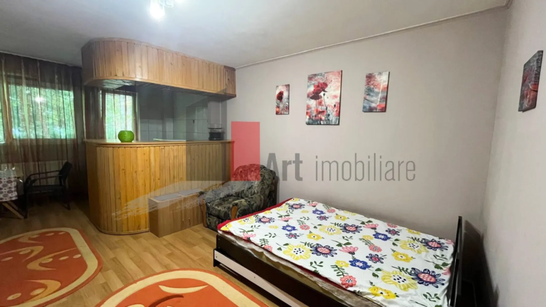 Urgent! Garsonieră cochetă, mobilată și utilată – Drumul Taberei Orizont - Urgent garsonieră cochetă situată la parterul unui bloc de garsoniere, în zona Drumul Taberei (str. Haiducului). Locuința se vinde complet mobilată și utilată, dispunând de o bucătărie deschisă, modernă, amenajată cu insulă și zonă de luat masa.
Avantaje și localizare:
Transport: Doar 6-8 minute de mers pe jos până la stațiile de metrou Tudor Vladimirescu sau Orizont. Stație STB în imediata apropiere.
Facilități (pe o rază de 500m): Școală, grădiniță, piață, supermarketuri și Complexul Haiducului.

Modalitate de plată: Se preferă plata cash. intrucat imobilul este încadrat în clasa de urgenta 3 pentru reabilitare.