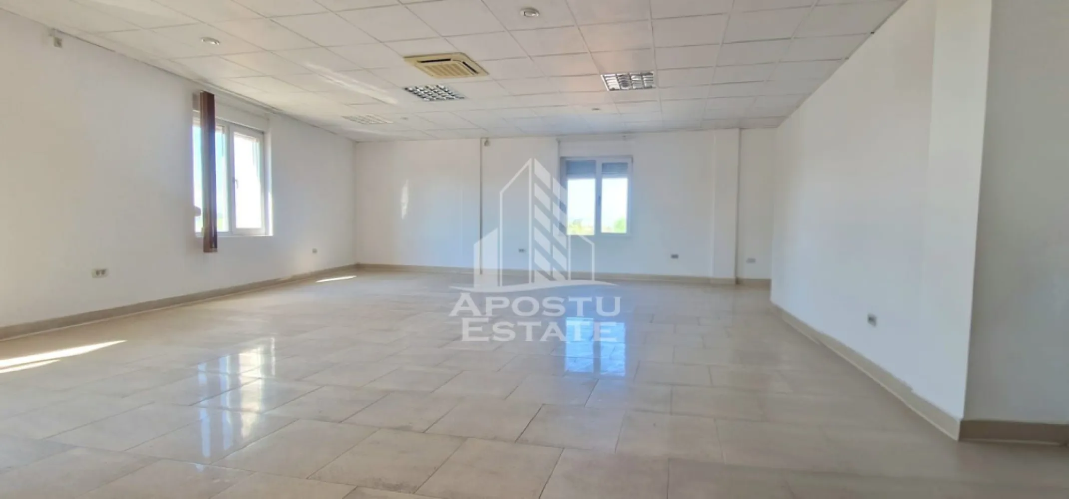 Spatiu de birouri, - Apostu Estate vă oferă spre închiriere spații de birouri într-o clădire modernă, cu acces rapid la autostradă
Apostu Estate vă propune spre închiriere 4 spații de birouri, situate într-o clădire destinată activităților profesionale, ideale pentru firme, start-up-uri sau activități administrative.
Localizare excelentă: imobilul se află la doar 2 minute de autostradă, oferind acces rapid și facil către principalele rute de transport. În apropiere se află stație de autobuz și tramvai, precum și magazine precum Lidl și Penny, ceea ce asigură un flux constant de persoane și accesibilitate ridicată.
Spațiile sunt compartimentate astfel:
Parter: 55,48 mp – poate fi utilizat atât ca birou, cât și ca spațiu comercial, ideal pentru activități cu acces direct din exterior
Etajul 1:
56,88 mp
48,47 mp
Etajul 2: 60,16 mp – potrivit pentru activități administrative sau management
Toate spațiile sunt luminoase, bine întreținute și oferă un mediu de lucru profesionist.
Pentru mai multe detalii și programarea unei vizionări, vă stăm cu drag la dispoziție!
CP3044076
