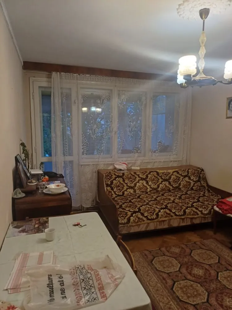 De vanzare apartament 2 camere, Ultracentral, 65.000 euro - MAG Invest va propune spre vanzare un apartament cu 2 camere, situat ultracentral, intr-o zona apreciata pentru liniste, accesibilitate si proximitatea fata de principalele puncte de interes ale orasului.

Locuinta este amplasata la etajul 4 al unui imobil cu 4 niveluri, blocul fiind mansardat, ceea ce ofera un confort termic suplimentar si protectie impotriva intemperiilor.

Apartamentul beneficiaza de centrala termica proprie si reprezinta o alegere potrivita atat pentru locuinta personala, cat si pentru investitie.
Pozitionarea excelenta permite acces rapid catre magazine, mijloace de transport, institutii publice, unitati de invatamant, banci si alte facilitati urbane, oferind avantajele unei locuinte situate in centrul orasului, dar intr-o zona ferita de agitatia cotidiana.

Proprietatea este ideala pentru persoanele care isi doresc confort, intimitate si avantajele unei locatii ultracentrale.
Pentru informatii suplimentare si programarea unei vizionari:
Liliana Ene
Telefon: 0746.252.252