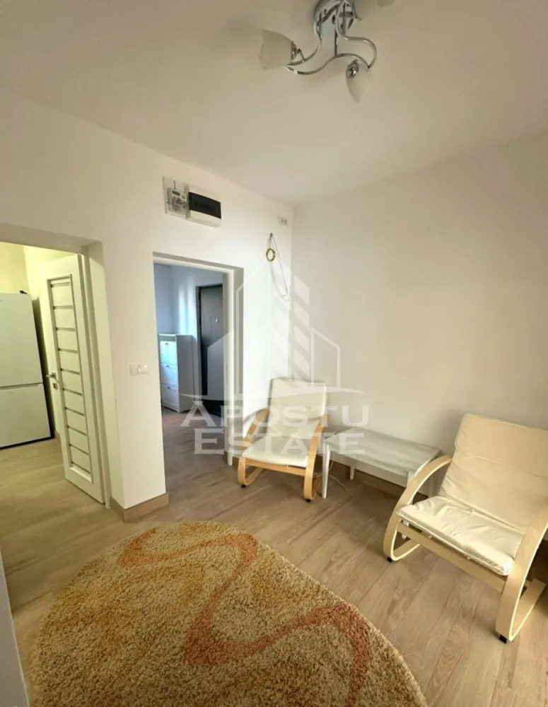 Apartament 2 camere decomandat,zona ultracentral - Apostu Estate vă propune spre închiriere un apartament modern cu 2 camere, situat ultracentral, într-o zonă deosebit de căutată.

Apartamentul beneficiază de o poziționare excelentă, fiind la doar câteva minute de centrul orașului, în imediata apropiere a cafenelelor, restaurantelor, parcurilor și a principalelor mijloace de transport în comun.

Apartamentul este compartimentat eficient și oferă un spațiu luminos și confortabil, ideal pentru un cuplu sau o persoană activă care își dorește acces rapid către toate punctele de interes ale orașului.

 2 camere spațioase
 Bucătărie complet utilată
 Baie modernă
 Mobilat și utilat
 Acces facil la transport public

Zona oferă un stil de viață urban, dinamic, cu tot ce ai nevoie la câțiva pași distanță.

Pentru mai multe detalii sau programarea unei vizionări, nu ezitați să ne contactați!

Apostu Estate – alegerea potrivită pentru noul tău cămin.
CP3048837