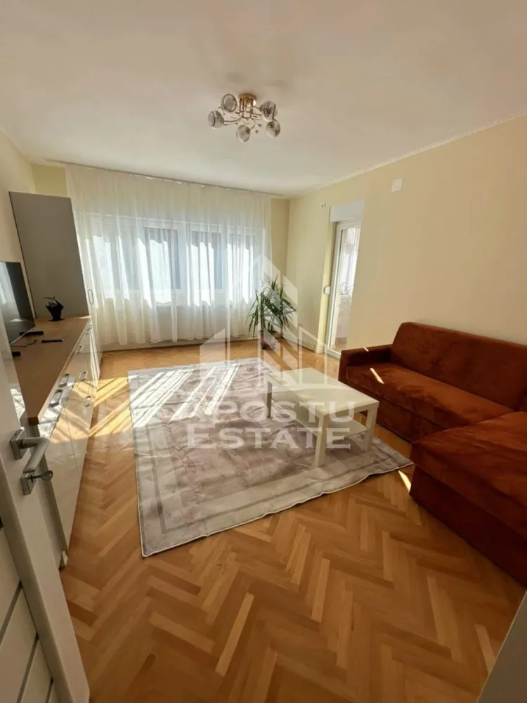 Apartament 2 camere decomandat,zona ultracentral - Apostu Estate vă propune spre închiriere un apartament modern cu 2 camere, situat ultracentral, într-o zonă deosebit de căutată.

Apartamentul beneficiază de o poziționare excelentă, fiind la doar câteva minute de centrul orașului, în imediata apropiere a cafenelelor, restaurantelor, parcurilor și a principalelor mijloace de transport în comun.

Apartamentul este compartimentat eficient și oferă un spațiu luminos și confortabil, ideal pentru un cuplu sau o persoană activă care își dorește acces rapid către toate punctele de interes ale orașului.

 2 camere spațioase
 Bucătărie complet utilată
 Baie modernă
 Mobilat și utilat
 Acces facil la transport public

Zona oferă un stil de viață urban, dinamic, cu tot ce ai nevoie la câțiva pași distanță.

Pentru mai multe detalii sau programarea unei vizionări, nu ezitați să ne contactați!

Apostu Estate – alegerea potrivită pentru noul tău cămin.
CP3048837
