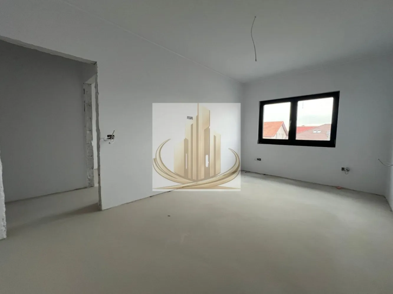 🔑 Duplex Premium | Dumbrăvița – Belvedere | Lângă Lac | 125 mp utili - Grand Mobilis Imobiliare vă propune spre vânzare un duplex deosebit, situat în Dumbrăvița, zona Belvedere – o locație exclusivă, apreciată pentru liniște, natură și accesibilitate.

Proprietatea se remarcă prin compartimentarea inteligentă, spațiile generoase și materialele de calitate superioară utilizate în construcție, fiind ideală pentru o familie care își dorește confort, intimitate și un stil de viață echilibrat.

📐 Suprafață utilă: 125 mp
🏡 Compartimentare:

Parter:

Hol de acces
Baie cu duș
Bucătărie închisă + terasă
Living generos și luminos
Terasă acoperită (20 mp) – perfectă pentru relaxare
Casa scării
Cameră tehnică (acces din terasă)

Etaj:

Hol
Dormitor matrimonial cu dressing și baie proprie, cu vedere panoramică spre lac
2 dormitoare secundare
Baie cu cadă
Pod cu spațiu generos de depozitare
🏢 Dotări și finisaje premium:
Încălzire în pardoseală + centrală termică pe gaz
Geamuri tripan Salamander (92 mm) – gamă de top, izolație excelentă
Rulouri electrice cu telecomandă
Sistem de climatizare în fiecare încăpere
Zidărie de 30 cm + izolație cu perete dublu
Proprietatea este pregătită pentru montarea unui sistem de panouri fotovoltaice
2 locuri de parcare în curte
🌿 Beneficii suplimentare:
Accesul auto in curte este prevazut cu poarta cu telecoanda
Curent trifazic (posibilitate de montare a unei statie de incarcare masina electrica)
Anexă în curte, conectată la toate utilitățile (gaz, apă, canalizare, curent)
Proprietatea dispune de toate utilitățile
Accesul se face pe un drum pietruit (~50 m), însă strada este în program de asfaltare (toamna acestui an)
📍 Locație – un real avantaj:
Poziționare excelentă, lângă lac, ideală pentru plimbări și relaxare în natură
Zonă liniștită, perfectă pentru familii
În apropiere: magazine, farmacii, spații verzi
Acces facil către centrul Dumbrăviței, principalele artere ale orașului și centura ocolitoare
💼 Recomandare:

Această proprietate este ideală pentru o familie care își dorește un cămin modern, spațios și bine poziționat, într-un cadru natural deosebit, dar totodată conectat la oraș.

📞 Pentru mai multe informații și programarea unei vizionări, echipa Grand Mobilis Imobiliare vă stă la dispoziție!