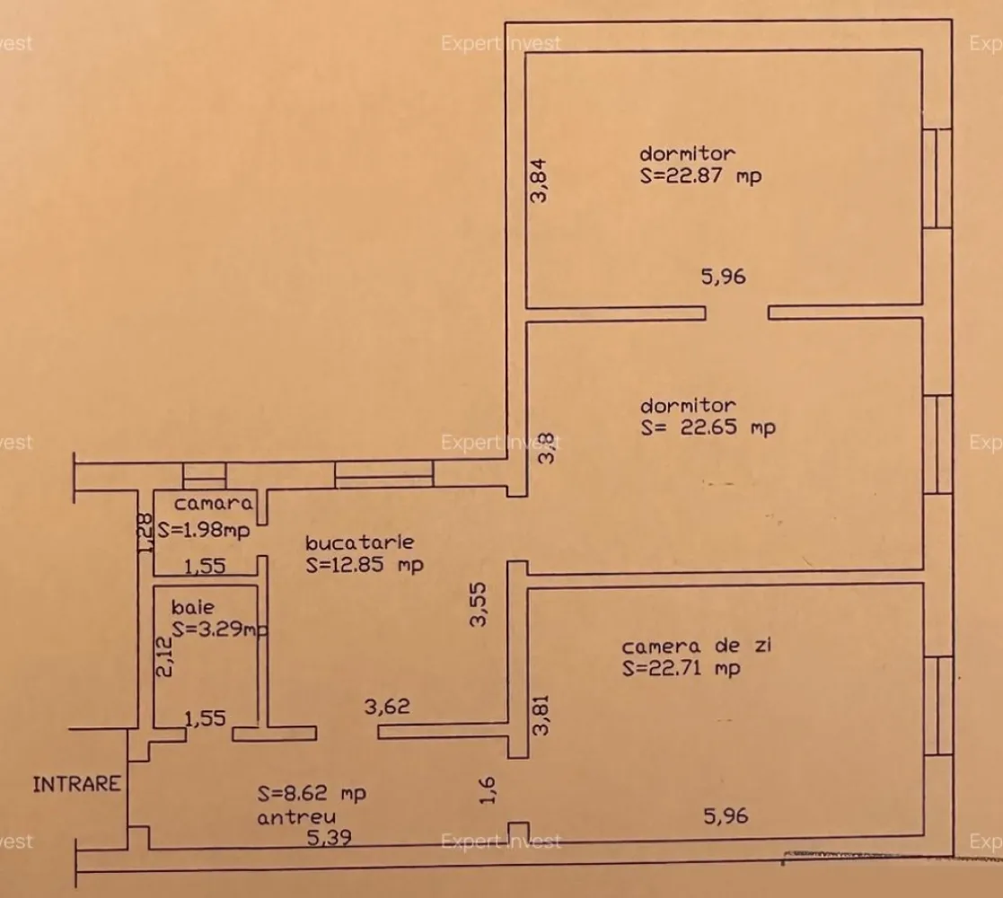 Apartament 3 camere | 95 mp | Etaj 1 | SIBIU - zona Centrala - 9 Mai - Apartament spațios și luminos în inima SibiuluiOferim spre vânzare un apartament deosebit, situat la etajul 1 al unei case din centrul istoric al Sibiului, pe strada 9 Mai – una dintre cele mai căutate zone ultracentrale ale orașului.✨ Caracteristici principale📐 Suprafață utilă: 95 mp🛏️ Compartimentare: 3 camere spațioase + bucătărie + hol + baie🏠 Etaj: 1/1🪑 Stare: Nemobilat – liber imediat🔥 Încălzire: Sobe de teracotă + centrală termică proprie📍 Locație de excepțieImobilul se află la câțiva pași de Piața Mare, muzee, restaurante și principalele obiective turistice ale Sibiului – cu acces rapid către toate punctele de interes din centrul orașului.💡 Ideal pentru:🏡 Locuință personală în centrul orașului🏨 Investiție – închiriere în regim hotelier📈 Închiriere pe termen lung cu randament ridicatOportunitate rară în zona ultracentrală a Sibiului. Contactați-ne pentru detalii și vizionare!