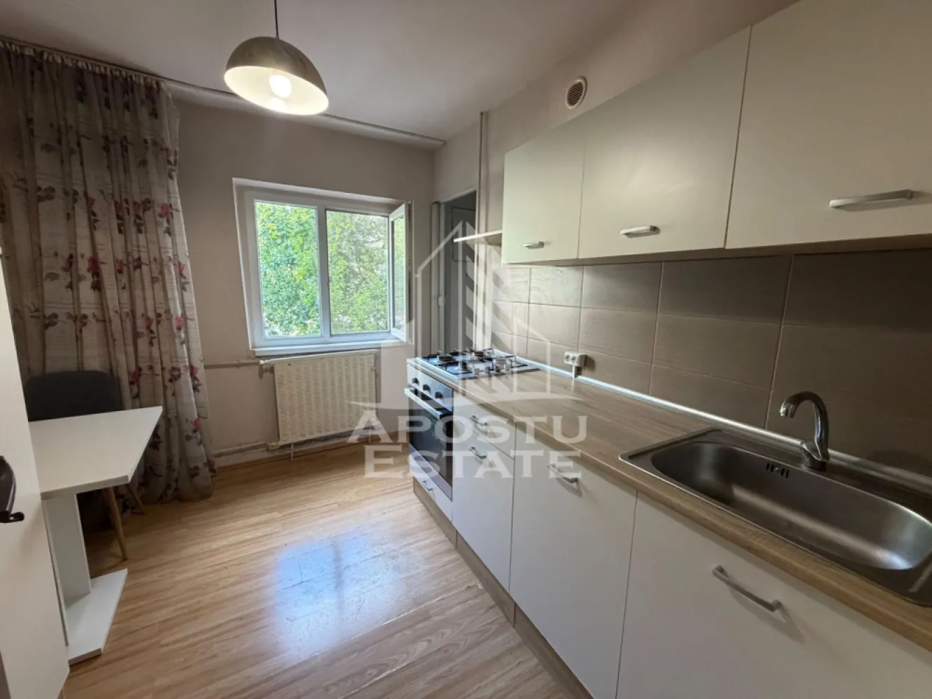 Apartament cu 2 camere de vanzare, etaj intermediar , Zona Bucovina