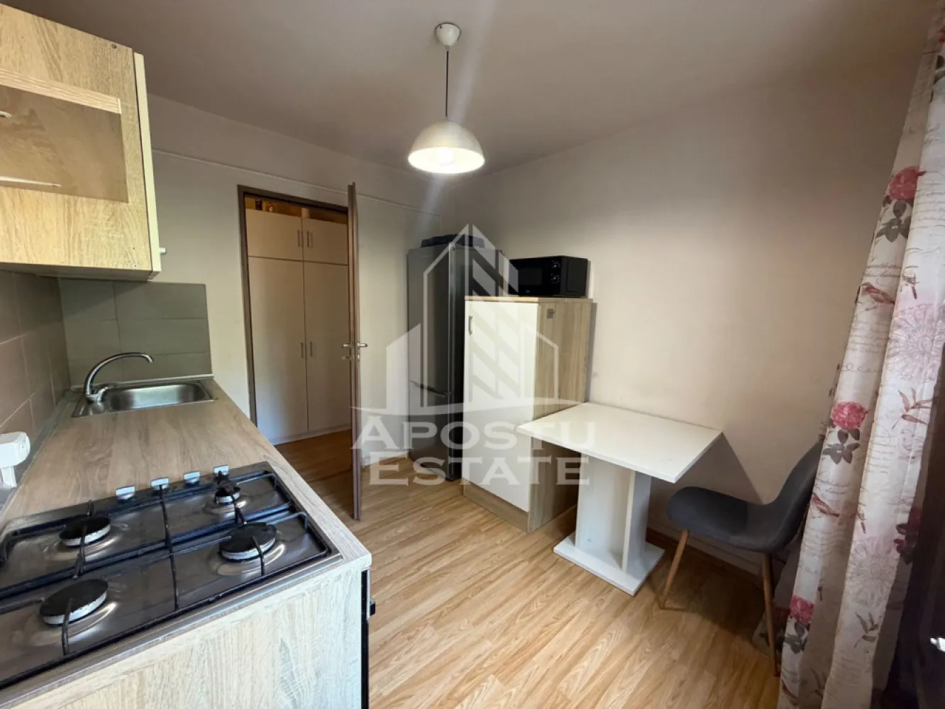 Apartament cu 2 camere de vanzare, etaj intermediar , Zona Bucovina