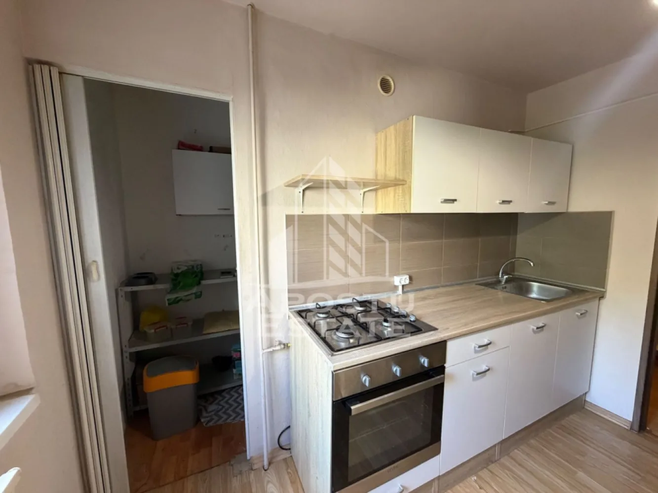 Apartament cu 2 camere de vanzare, etaj intermediar , Zona Bucovina