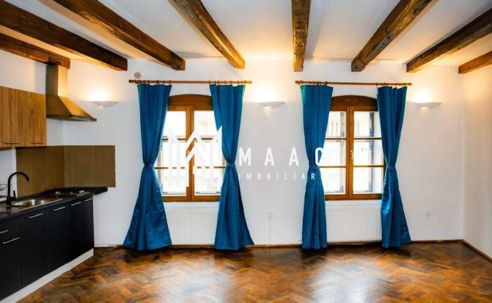 Casa individuala I 4 apartamente I Centrul Istoric - MAAC Imobiliare vă propune spre vânzare o proprietate deosebită, cu arhitectură superbă, complet renovată în anul 2025, situată în Centrul Istoric, într-o curte individuală, oferind intimitate și un caracter unic rar întâlnit. Imobilul are regim de înălțime S+P+E+M și o suprafață utilă totală de 335 mp, fiind compus din 4 apartamente, pivniță și curte interioară.

Proprietatea este structurată în două corpuri de clădire, fiecare cu identitate arhitecturală distinctă și elemente istorice restaurate:

Corp I:
-Subsol (sec. XVI-XVII), restaurat, 43 mp, încălzit – spațiu ideal pentru cramă
-Parter (sec. XVII-XVIII), apartament restaurat – living, oficiu, bucătărie, dormitor cu baie – 45 mp
-Etaj I (sec. XVIII), garsonieră restaurată – loc de luat masa, oficiu, bucătărie, dormitor, baie cu duș – 30 mp
-Pod mansardat (sec. XIX), desfășurat pe trei nivele, cu arhitectură specială – living, bucătărie, baie și galerie – 130 mp

Corp II:
-Apartament dispus pe două niveluri – parter cu living, bucătărie și grup sanitar, mansardă cu dormitor și duș – 42 mp

Întregul imobil îmbină armonios elementele istorice cu confortul modern, fiind complet renovat cu atenție la detalii și respect pentru arhitectura originală. Proprietatea este ideală atât pentru locuire, cât și pentru investiție, având potențial excelent pentru regim hotelier sau activități turistice, datorită poziționării ultracentrale și compartimentării în unități independente.

Curtea interioară oferă un spațiu intim și valoros în context urban, completând farmecul acestei proprietăți unice din Centrul Istoric.

Pentru mai multe detalii, vă rugăm să menționați telefonic că ați văzut anunțul cu CP2797645