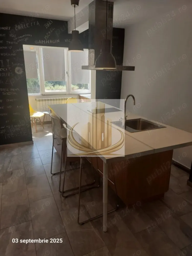 Apartament 2 camere decomandat, poziție excelentă – Zona Lunei - Grand Mobilis Imobiliare vă propune spre închiriere un apartament cu 2 camere decomandat, situat la etajul 1, în zona Lunei.

Locuința are o suprafață utilă de 50 mp și dispune de centrală termică proprie, oferind confort și eficiență pe tot parcursul anului.

Apartamentul este ideal atât pentru o familie, cât și pentru studenți, datorită poziționării excelente în apropierea centrelor universitare.

Zona Lunei este apreciată pentru liniștea sa, dar și pentru accesibilitatea ridicată. În imediata apropiere se regăsesc numeroase facilități precum magazine, restaurante, terase și parcuri, ceea ce contribuie la un stil de viață confortabil și echilibrat. De asemenea, zona este foarte bine conectată la mijloacele de transport, facilitând deplasarea rapidă către orice punct de interes din oraș.

Pentru mai multe detalii sau pentru programarea unei vizionări, echipa Grand Mobilis Imobiliare vă stă la dispoziție.
ID intern CP3045115