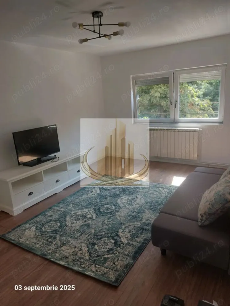 Apartament 2 camere decomandat, poziție excelentă – Zona Lunei - Grand Mobilis Imobiliare vă propune spre închiriere un apartament cu 2 camere decomandat, situat la etajul 1, în zona Lunei.

Locuința are o suprafață utilă de 50 mp și dispune de centrală termică proprie, oferind confort și eficiență pe tot parcursul anului.

Apartamentul este ideal atât pentru o familie, cât și pentru studenți, datorită poziționării excelente în apropierea centrelor universitare.

Zona Lunei este apreciată pentru liniștea sa, dar și pentru accesibilitatea ridicată. În imediata apropiere se regăsesc numeroase facilități precum magazine, restaurante, terase și parcuri, ceea ce contribuie la un stil de viață confortabil și echilibrat. De asemenea, zona este foarte bine conectată la mijloacele de transport, facilitând deplasarea rapidă către orice punct de interes din oraș.

Pentru mai multe detalii sau pentru programarea unei vizionări, echipa Grand Mobilis Imobiliare vă stă la dispoziție.
ID intern CP3045115