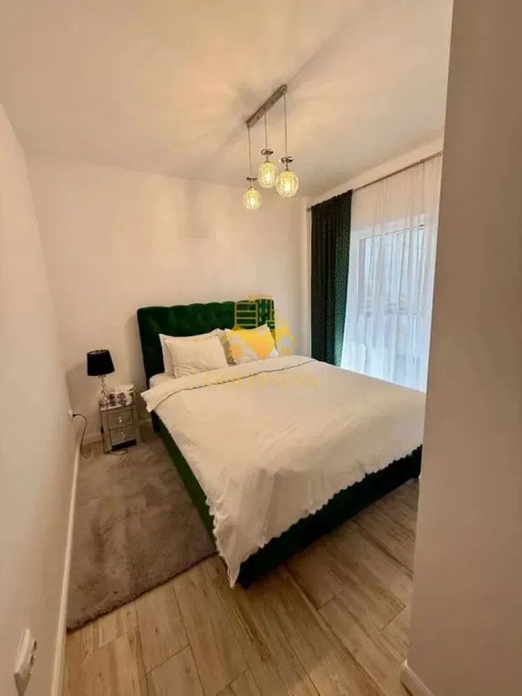 3 Camere Openspace,Parcare, Pet Friendly, Donath park,Profi,Grigorescu - GOLDNESS Imobiliare vă propune spre închiriere un apartament cu 3 camere complet mobilat și utilat, la parterul unui imobil de 4 etaje, în Cartierul Grigorescu, Donath Park.
2 locuri de parcare incluse!
Se află în apropierea stațiilor de transport în comun, magazine, restaurante, spații verzi, farmacii, etc. 

Apartamentul este compartimentat astfel:
 - dormitor cu pat matrimonial, noptiere
 - dormitor cu pat matrimonial, noptiere, iesire pe balcon
 - living cu bucatarie open space complet utilată și mobilată, canapea extensibilă, loc de servit masa 
 - baie cu cabina de dus, calorifer port prosop și dulap pentru depozitare.
 - baie cu dus walk-in, calorifer port prosop și dulap pentru depozitare.
 - terasa de 12 mp.
 - balcon 4 mp

Imobilul este dotat cu toate cele necesare- centrală proprie, frigider, aragaz, hotă, mașină de spălat haine, etc. 

Dacă sunteți interesați de acest apartament și doriți să îl vizionați, dar și pentru alte oferte nu ezitați să ne contactați telefonic sau prin e-mail. Vă stăm la dispoziție!
Pentru intermediere se percepe un comision de 50% din prețul chiriei!