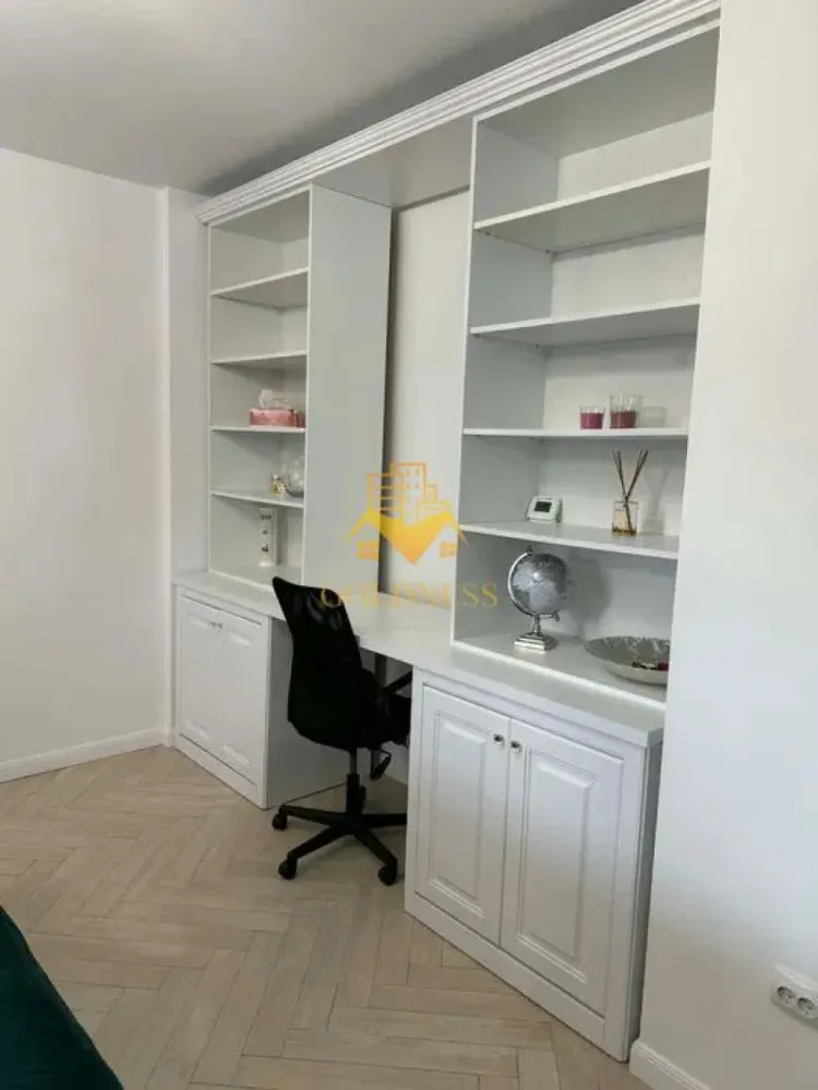 3 Camere Openspace,Parcare, Pet Friendly, Donath park,Profi,Grigorescu - GOLDNESS Imobiliare vă propune spre închiriere un apartament cu 3 camere complet mobilat și utilat, la parterul unui imobil de 4 etaje, în Cartierul Grigorescu, Donath Park.
2 locuri de parcare incluse!
Se află în apropierea stațiilor de transport în comun, magazine, restaurante, spații verzi, farmacii, etc. 

Apartamentul este compartimentat astfel:
 - dormitor cu pat matrimonial, noptiere
 - dormitor cu pat matrimonial, noptiere, iesire pe balcon
 - living cu bucatarie open space complet utilată și mobilată, canapea extensibilă, loc de servit masa 
 - baie cu cabina de dus, calorifer port prosop și dulap pentru depozitare.
 - baie cu dus walk-in, calorifer port prosop și dulap pentru depozitare.
 - terasa de 12 mp.
 - balcon 4 mp

Imobilul este dotat cu toate cele necesare- centrală proprie, frigider, aragaz, hotă, mașină de spălat haine, etc. 

Dacă sunteți interesați de acest apartament și doriți să îl vizionați, dar și pentru alte oferte nu ezitați să ne contactați telefonic sau prin e-mail. Vă stăm la dispoziție!
Pentru intermediere se percepe un comision de 50% din prețul chiriei!