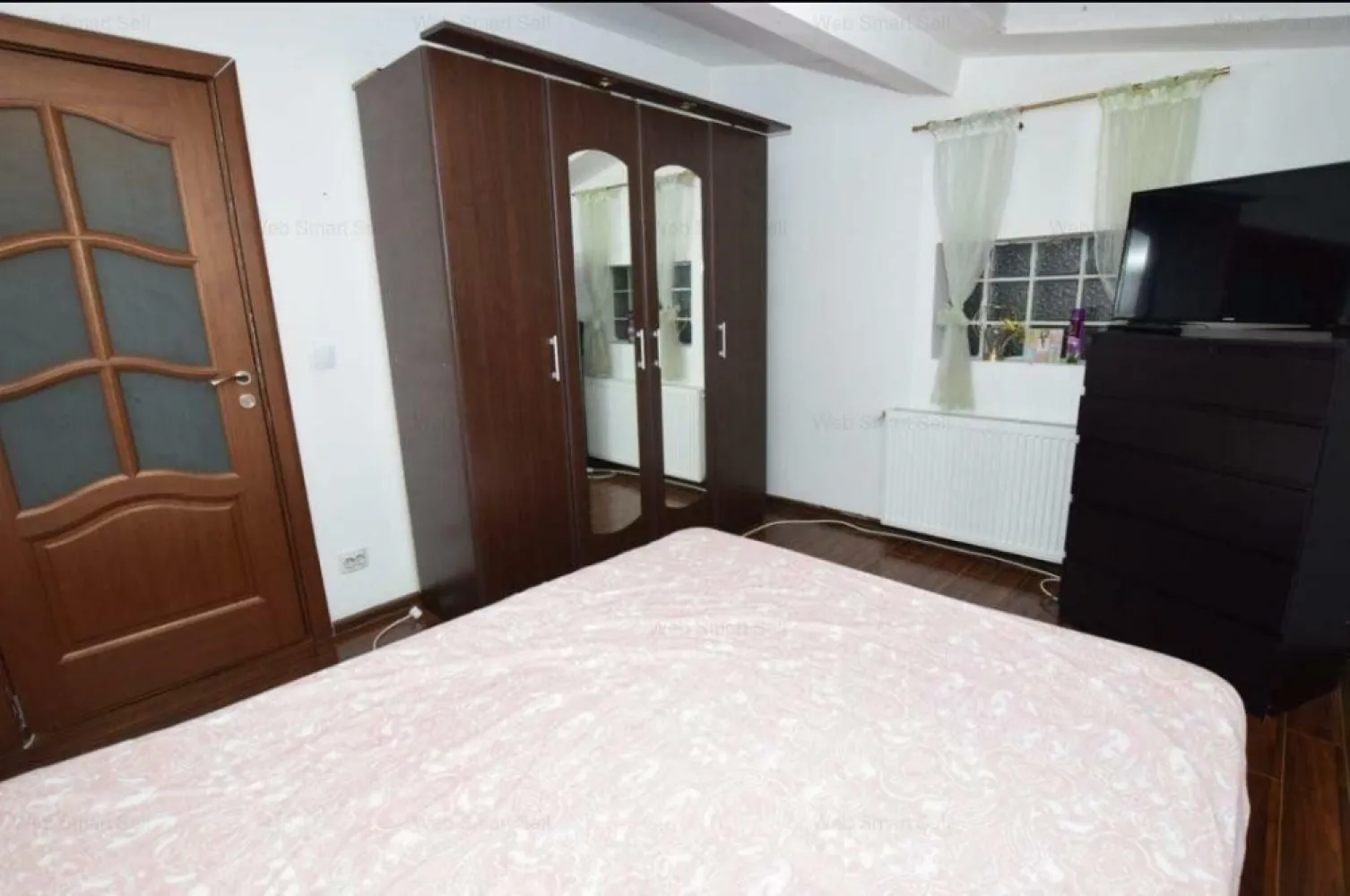 Ag BRASADAS vinde ap 2 cam etaj 4/4 Bucureştii Noi METROU. - Agenția BRASADAS vinde apartament cu 2 camere la etajul 4/4 in Bucureştii Noi langa statia de METROU, cu CENTRALĂ PROPRIE.

Sectorul 1, zona verde și linistita, toate facilităţile, localizare excelentă,

Magazine la îndemână: Lidl, Mega Image, Kaufland, Piaţa 16 Februarie.
Lângă Parcul Bazilescu, plimbări, aer curat, relaxare.

Suprafaţă utilă: 42 mp | Suprafaţă construită: 47,05 mp.

Se predă la cheie complet mobilat şi utilat
Toate actele sunt în regulă, pregătite de vânzare

In bucatarie, hotă Rohnson pentru un aer mereu proaspăt,

Centrală termica Immergas Eolo Star asigura conforttul termic garantat.
Aragaz Zanussi + frigider Indesit pregătite pentru deliciile tale culinare
Mobilier generos pentru depozitare eficientă
Senzor de gaz pentru siguranţă deplină.

Dormitor cu pat spaţios (210x170 cm) cu saltea confortabilă
Sifonier mare cu 4 uşi (2 cu oglinzi)
Comodă cu 5 sertare, perfect organizate.

Living cu canapea confortabilă + 2 fotolii extensibile
Televizor Samsung + telecomandă.
Aer condiţionat Asaka
Masă extensibilă din lemn + 4 scaune cu perne
Mobilier elegant şi spaţios pentru un plus de organizare

Baie cu cadă perfectă pentru relaxare
Mobilier inteligent pentru depozitare eficientă.
Maşină de spălat Indesit â€“ fără griji pentru rufe

In hol, cuier, pantofar, oglindă, totul organizat perfect
Interfon pentru siguranţă şi confort
De ce să alegi acest apartament?

Mutare imediată fără stres, fără mobilă şi electrocasnice
Mobilat şi utilat complet â€“ economiseşti timp şi bani

Centrală proprie (facturi foarte mici, în jur de 50-70 lei curent şi, în lunile de iarnă, 100-200 lei gaz).

Pentru mai multe oferte accesați www.brasadas.com.