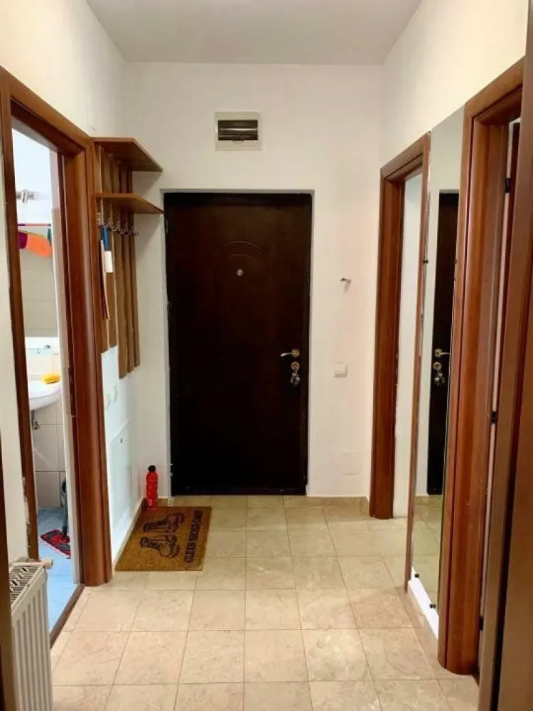 Ag BRASADAS vinde ap 2 Cam Avangarde Rezidential Prelungirea Ghencea - Agenția BRASADAS vinde apartament cu 2 camere, decomandat, spaţios 57mp utili, situat in Complex Avangarde - Prelungirea Ghencea, la etajul 1 din 3 cu loc de joaca pentru copii, bariera, camere de luat vederi.

Apartamentul are centrală proprie, balcon, se vinde complet mobilat si utilat exact ca in poze! (Combina Frigorifica Teka Nofrost, masina de spalat vase,masina de spalat, aspirator, fier de calcat, TV, Internet RDS 1000MBPS , Aer conditionat, usa metalica...)

Finisajele sunt de calitate superioara!

Staţiile RATB ce duc spre centru se află în faţa complexului cat si piaţa, farmacie, sala de sport, salon de frumuseţe.

Loc de parcare - nu este inclus in pret

Pentru mai multe oferte accesați www.brasadas.com.