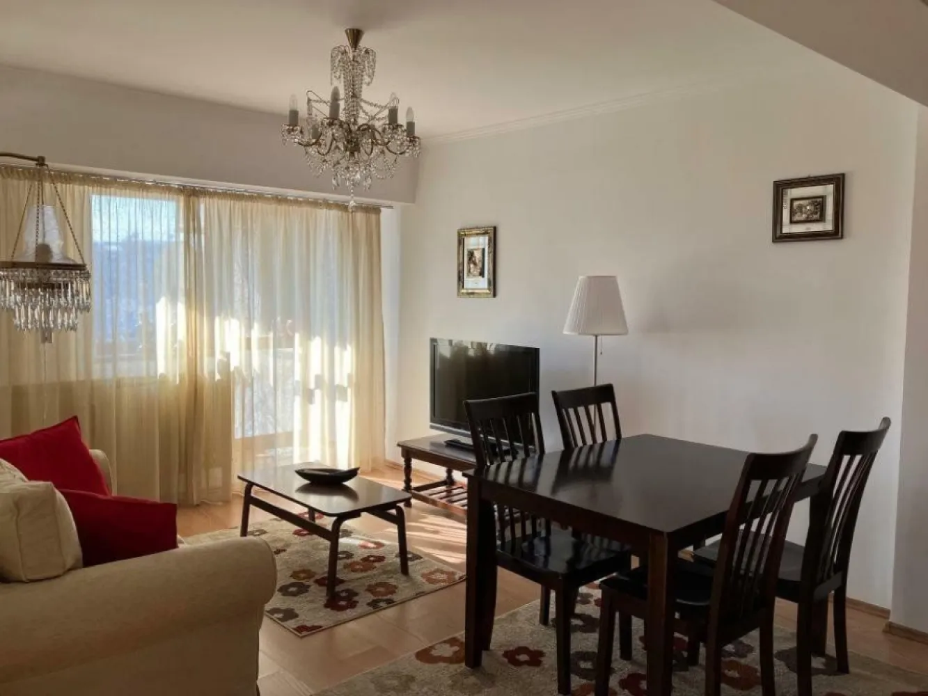 Ag BRASADAS vinde apt. 2 cam et. 3/7 Unirii Tribunal - Agentia BRASADAS vinde apartament 2 camere decomandate, complet mobilat si utilat. 
Situat in apropierea Tribunalului Bucuresti are vedere spre Bulevardul Unirii si este la etajul 3 al unui bloc cu lift. 
Apartamentul are 3 balcoane generoase si dispune de incalzire centralizata. 
Este ideal pentru un cuplu care este in cautarea unui apartament intr-o zona selecta a Bucurestiului. 
Acces facil catre toate tipurile de mijloace de transport in comun. 
Disponibil imediat.
Pentru mai multe oferte accesați www.brasadas.com.