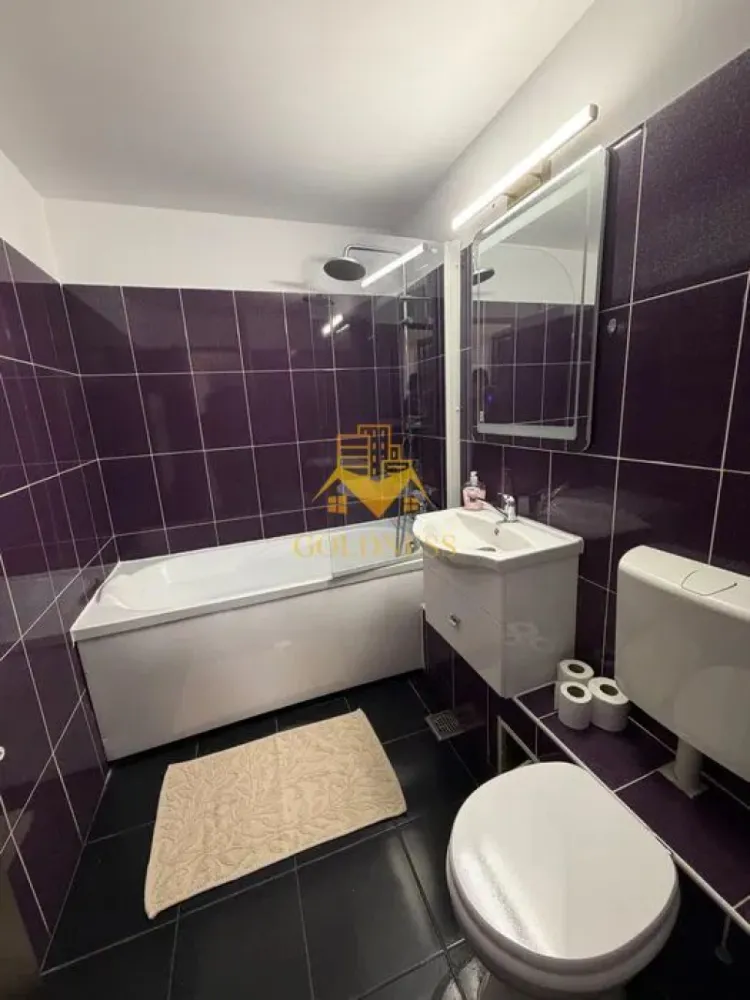 2 camere decomandate, Piata Cipariu, Zona Centrala, Avram Iancu - GOLDNESS Imobiliare vă propune spre închiriere un apartament cu 2 camere complet mobilat și utilat, la etajul 1 într-un imobil de 4 etaje, în Cartierul Gheorgheni .
Se poate parca prin Zona.
Se află în apropierea stațiilor de transport în comun, magazine, restaurante, spații verzi, farmacii, etc. 

Apartamentul este compartimentat astfel:
 - dormitor cu pat matrimonial, dressing, noptiere
 - dormitor cu pat matrimonial, dressing, noptiere, TV
 - bucatarie complet utilată și mobilată, loc de servit masa 
 - baie cu cada, calorifer port prosop și dulap pentru depozitare.
 - 3 balcoane.

Imobilul este dotat cu toate cele necesare- centrală proprie, frigider, aragaz, hotă, mașină de spălat haine, etc. 

Dacă sunteți interesați de acest apartament și doriți să îl vizionați, dar și pentru alte oferte nu ezitați să ne contactați telefonic sau prin e-mail. Vă stăm la dispoziție!
Pentru intermediere se percepe un comision de 50% din prețul chiriei!