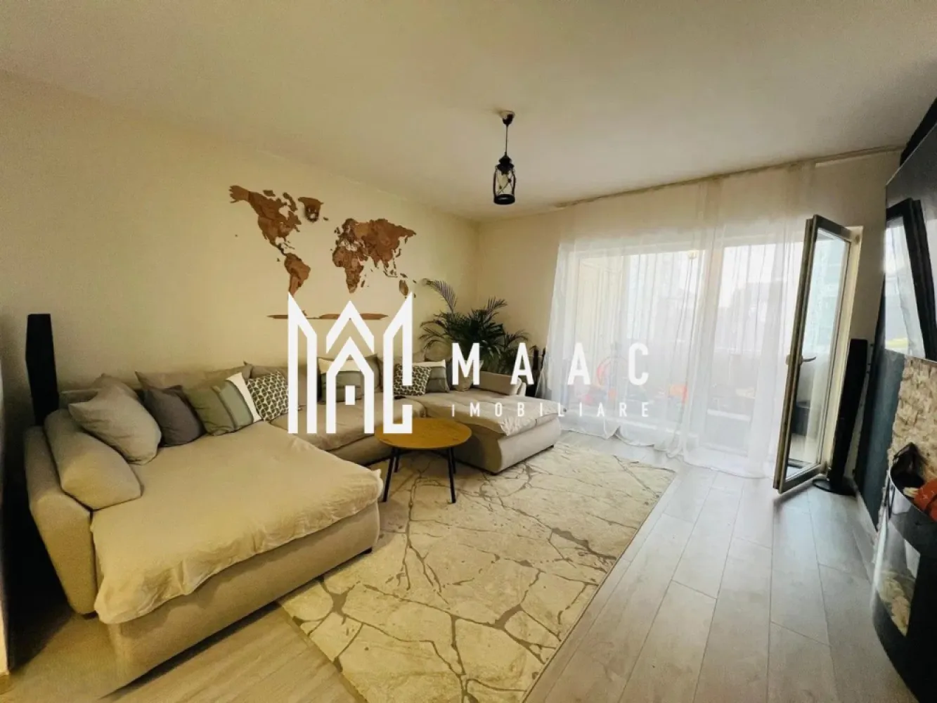 Apartament 3 camere | Terasa | 67 MPU | Parcare | Selimbar - MAAC Imobiliare vă prezintă spre vânzare un apartament cu 3 camere, situat la parterul unui imobil cu regim redus de înălțime, în Șelimbăr.

Caracteristici:
Apartament cu 3 camere, ideal pentru familie sau investiție.
Suprafață utilă de 67 mp.
Situat la parter într-un imobil cu 2 etaje.
Balcon de 14 mp.
Două locuri de parcare incluse.
Locuința se vinde complet mobilată și utilată.

Compartimentare::
Hol de acces.
Living luminos.
Bucătărie separată.
2 dormitoare.
Baie dotată cu cadă și geam de aerisire.
Balcon mare.

Dotări și confort:
Centrală termică proprie.
Încălzire prin calorifere.
Spațiu bine compartimentat și luminos.
Mobilier și electrocasnice incluse, fără necesitatea unor investiții suplimentare.

Avantaje locație
Zonă liniștită, în plină dezvoltare.
Aproape de magazine, mijloace de transport și alte facilități.

Pentru mai multe detalii precizati telefonic ca ati vazut anuntul cu ID: CP2984628