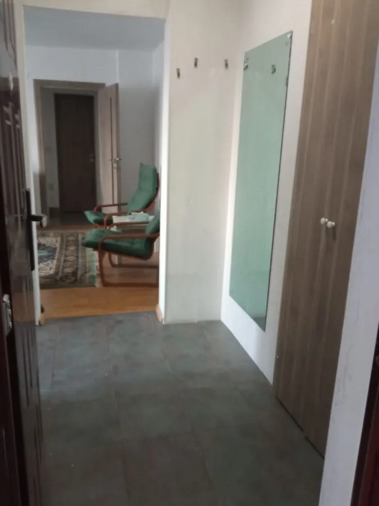 Inchiriez apartament zona Unirii,, Parcul Tineretului - Inchiriez apartament situat pe Bd. Dimitrie Cantemir, mobilat complet cu aragaz, cuptor, frigider, cuptor cu microunde, aer conditionat, balcon, proaspat renovat. 
Apartamentul este foarte aproape de Piata Unirii la 3 min. de mers pe jos pana la statia de metrou Unirii si la 7 min. de mers pe jos pana la statia de metrou Tineretului.
Acest apartament are vedere pe partea din spate a bulevardului deci chiar daca este situat intr-o zona centrala aglomerata beneficiati de liniste in timpul zilei si al noptii.
Apartamentul este dotat cu contoare pentru apa rece/calda, contoare pentru caldura si curent, deci platiti doar cat consumati.
La doar 2 min. de mers pe jos aveti magazine Profi, Mega Image etc chiar si Dristor Kebap plus alte restaurante.
Ofer dar si cer seriozitate!
Pentru mai multe informatii va stau la dispozitie DOAR telefonic.