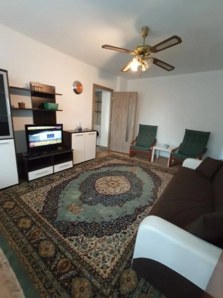 Inchiriez apartament zona Unirii,, Parcul Tineretului - Inchiriez apartament situat pe Bd. Dimitrie Cantemir, mobilat complet cu aragaz, cuptor, frigider, cuptor cu microunde, aer conditionat, balcon, proaspat renovat. 
Apartamentul este foarte aproape de Piata Unirii la 3 min. de mers pe jos pana la statia de metrou Unirii si la 7 min. de mers pe jos pana la statia de metrou Tineretului.
Acest apartament are vedere pe partea din spate a bulevardului deci chiar daca este situat intr-o zona centrala aglomerata beneficiati de liniste in timpul zilei si al noptii.
Apartamentul este dotat cu contoare pentru apa rece/calda, contoare pentru caldura si curent, deci platiti doar cat consumati.
La doar 2 min. de mers pe jos aveti magazine Profi, Mega Image etc chiar si Dristor Kebap plus alte restaurante.
Ofer dar si cer seriozitate!
Pentru mai multe informatii va stau la dispozitie DOAR telefonic.