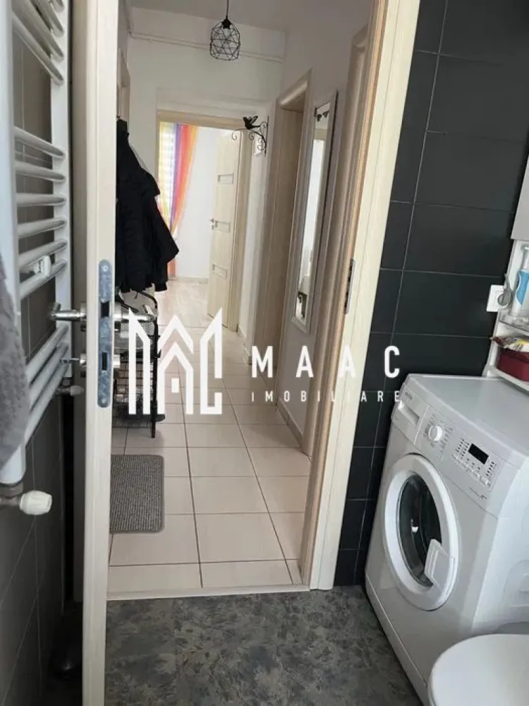 Apartament 3 camere | Etaj 2 | Balcon | Arhitectilor - MAAC Imobiliare vă prezintă spre vânzare un apartament cu 3 camere, situat la etajul 2 din 3 în zona Cartierul Arhitecților.

Caracteristici:
Apartament decomandat.
Suprafață utilă de 56 mp.
Situat la etajul 2.
Imobil construit în anul 2016.
Loc de parcare privat inclus în preț.

Compartimentare:
Hol de acces.
Living cu bucătărie open space.
2 dormitoare.
2 băi, dintre care una dotată cu cadă și geam de aerisire.
Balcon de 3,85 mp.

Dotări și finisaje:
Centrală termică proprie.
Încălzire prin calorifere.
Spații bine organizate și luminoase.

Avantaje locație
În apropiere se află magazine, spații de joacă și stații de autobuz.

Pentru mai multe detalii precizati telefonic ca ati vazut anuntul cu ID: CP2982192