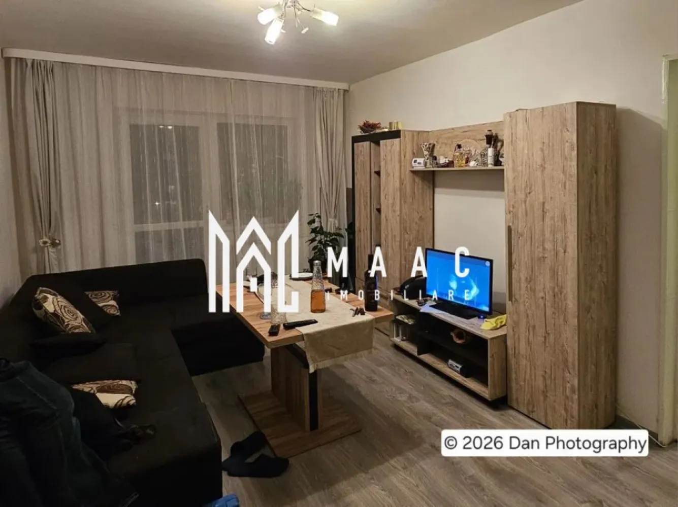 Apartament 3 camere | Balcon | Pivnita | Zona Rahovei - MAAC Imobiliare vă propune spre vânzare un apartament cu 3 camere, situat în zona Rahovei la etajul 4 din 5 (ultimul fiind mansarda).

Caracteristici:
Suprafață utilă: 55 mp
Compartimentare: living, 2 dormitoare, bucătărie separată, hol, baie dotata cu cada.
2 balcoane 
Pivniță generoasă la subsol.

Dotări și beneficii:
Geamuri termopan
Centrală termică proprie cu calorifere
Apartamentul se vinde complet mobilat și utilat, pregătit pentru mutare fără investiții suplimentare.

Localizare și facilități:
Zona oferă acces rapid la parcare supraetajată, școli, grădinițe, farmacii, mijloace de transport în comun, supermarketuri, bănci și centre comerciale

Pentru mai multe detalii precizati telefonic ca ati vazut anuntul cu ID: CP2971939
