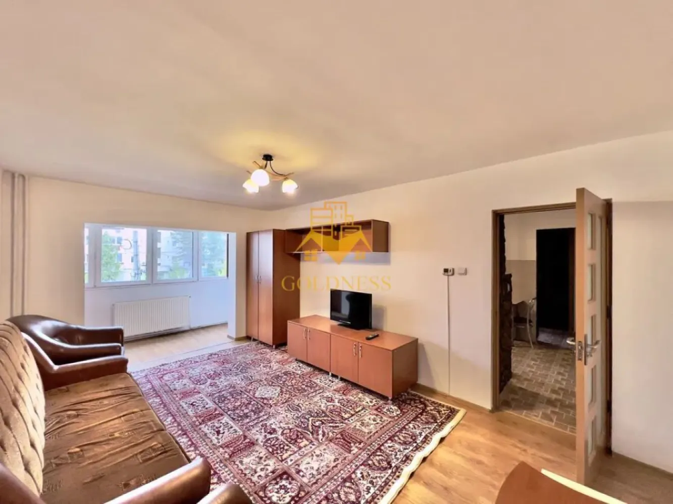 2 camere, balcon, Observatorului, Sigma Lidl, UTCN, UMF - GOLDNESS Imobiliare vă propune spre închiriere un apartament cu 2 camere complet mobilat și utilat, la etajul 2 într-un imobil de 4 etaje, în Cartierul Zorilor .
Se poate parca prin Zona.
Se află în apropierea stațiilor de transport în comun, magazine, restaurante, spații verzi, farmacii, etc. 

Apartamentul este compartimentat astfel:
 - dormitor cu pat matrimonial, dressing, noptiere
 - living cu canapea extensibila, dulap, TV
 - bucatarie complet utilată și mobilată, loc de servit masa 
 - baie cu cada, calorifer port prosop și dulap pentru depozitare.
 - 2 balcoane de 12 mp.

Imobilul este dotat cu toate cele necesare- centrală proprie, frigider, aragaz, hotă, mașină de spălat haine, etc. 

Dacă sunteți interesați de acest apartament și doriți să îl vizionați, dar și pentru alte oferte nu ezitați să ne contactați telefonic sau prin e-mail. Vă stăm la dispoziție!
Pentru intermediere se percepe un comision de 50% din prețul chiriei!
