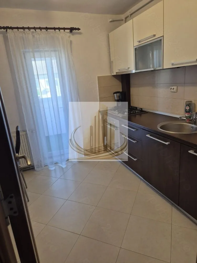 🏡Apartament 2camere, decomandat, 60 mp - 🏡 Apartament 2 camere de închiriat – Zona Girocului

Se închiriază apartament cu 2 camere, confortabil și primitor, ideal pentru o persoană sau un cuplu.

✔ Apartament decomandat
✔ Suprafață generoasă de 60 mp
✔ 2 balcoane (orientări diferite – lumină naturală pe tot parcursul zilei)
✔ Complet mobilat și utilat
✔ Centrală proprie + aer condiționat
✔ Renovat recent

📍 Situat într-o zonă foarte bună și liniștită, în apropiere de Biserica Martirilor, la etajul 4 din 5.
🚗 În zonă sunt numeroase locuri de parcare.

🛒 Acces facil către principalele artere: Bd. Lidia și Str. Martirilor.
📌 În apropiere: Profi, Prospero, Lidl, Kaufland.

📅 Disponibil din: 01.05.2026
💶 Preț: 400 €/lună

📞 Pentru mai multe detalii sau vizionare, nu ezitați să mă contactați!
ID intern CP3044229
