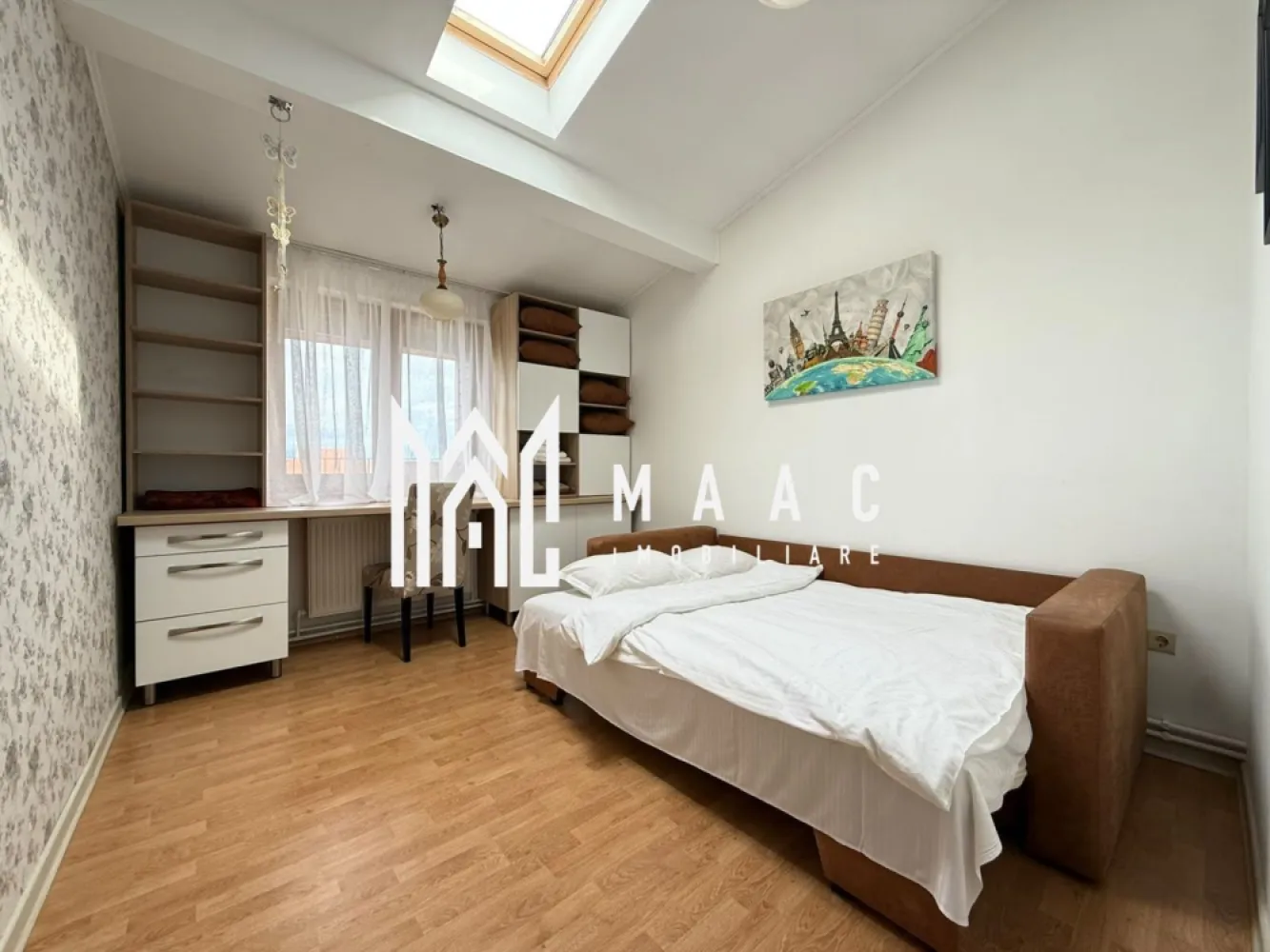 Apartament 4 camere | 130mp | 2 Bai | 2 Balcoane | V. Aaron - MAAC Imobiliare va ofera spre inchiriere un Apartament situat pe strada Semaforului.

Apartamentul este compus din:
-3 Dormitoare
-Living
-Bucatarie
-2 Bai
- 2 Balcoane
-Debara

Apartamentul se inchiriaza mobilat si utilat complet .

Pentru mai multe detalii astept telefonul dumneavoastra cu specificatia ca ati vazut anuntul cu ID: CP3130146