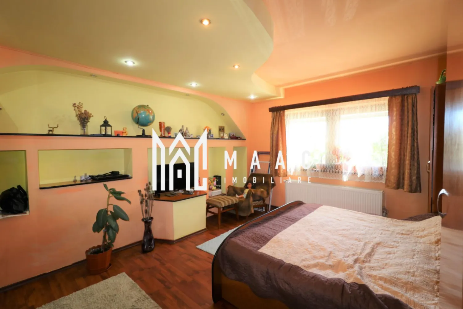 Apartament 2 camere | 60 mp | Terezian | Parter - MAAC Imobiliare vă propune spre vânzare un apartament cu 2 camere, situat în zona Terezian din Sibiu – o alegere ideală pentru cei care își doresc confort, spațiu și acces facil către toate punctele de interes ale orașului.

Cu o suprafață utilă de 60 mp, locuința impresionează prin compartimentarea eficientă și atmosfera primitoare, fiind potrivită atât pentru rezidență proprie, cât și ca investiție sigură. Apartamentul este compus dintr-un living generos, dormitor luminos, bucătărie separată, baie, hol și beneficiază de pivniță – un spațiu suplimentar util pentru depozitare.

Amplasarea în zona Terezian aduce un plus de valoare proprietății, datorită accesului rapid către centre comerciale, mijloace de transport, școli și alte facilități urbane esențiale.

Pentru mai multe detalii sau pentru programarea unei vizionări, vă rugăm să menționați la telefon numărul de identificare al ofertei: CP3046527.