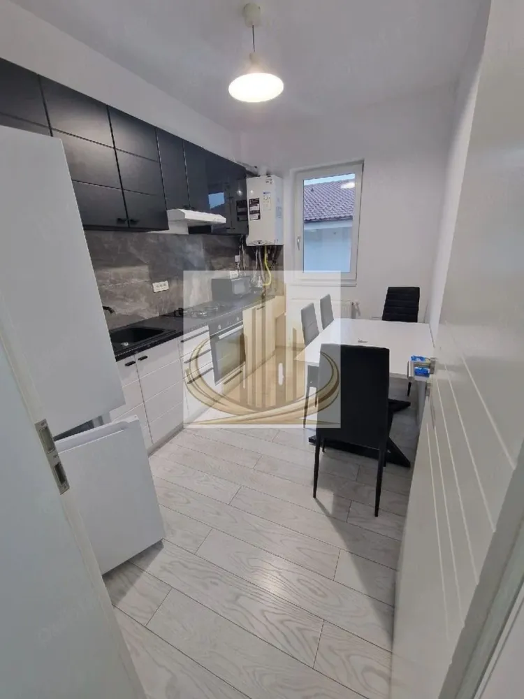 🏡 Apartament 2 camere Lux, Calea Urseni - 🏡 Apartament 2 camere modern – Calea Urseni

Grand Mobilis Imobiliare vă propune spre închiriere un apartament modern cu 2 camere, situat în zona Soarelui, pe Calea Urseni 

✔ Compartimentare eficientă:

* 1 dormitor confortabil
* Living spațios
* Bucătărie închisă

✔ Complet mobilat și utilat:

* Frigider
* Aragaz + cuptor
* Hotă
* Cuptor cu microunde
* Mașină de spălat

✔ Confort sporit:

* Centrală proprie cu calorifere
* Baie modernă cu cadă
* Finisaje moderne

📍 Locație bună, cu acces facil către puncte de interes, magazine și mijloace de transport.

💶 Chirie: 350 €/lună
💰 Garanție: 350 €

📞 Pentru mai multe informații sau programarea unei vizionări, vă stăm la dispoziție!