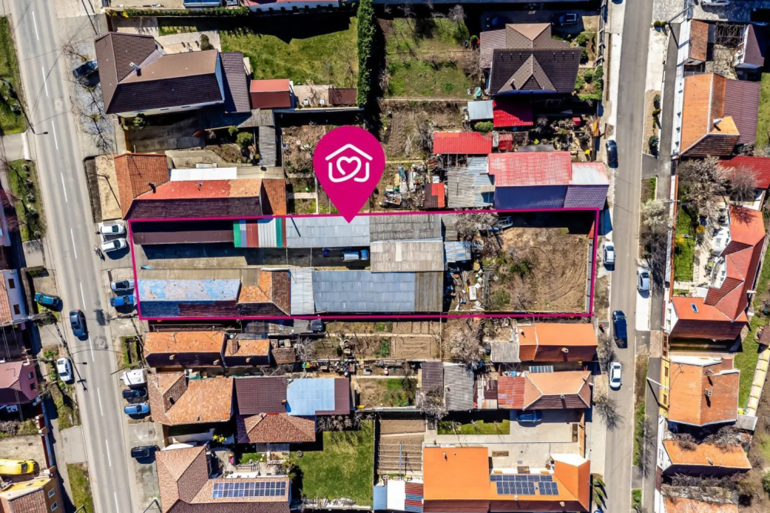 Teren 1358mp | str. Guttenbrunn | Aradul Nou - Îți propun spre vânzare o proprietate situată în Aradul Nou, pe strada Adam Müller-Guttenbrunn, formată din teren în suprafață totală de 1.358 mp și 176 mp construcții existente.

Unul dintre principalele avantaje ale proprietății este faptul că beneficiază de două fronturi stradale, cu front principal de 18 ml, aspect care oferă flexibilitate ridicată pentru dezvoltare sau reorganizare.

Proprietatea dispune de utilități complete și poate fi potrivită pentru mai multe tipuri de proiecte: dezvoltare multifamilială | sediu firmă / birouri | atelier sau producție ușoară | proiect mixt rezidențial-comercial

Este o oportunitate bună pentru cumpărători care caută un teren cu construcții existente, amplasat într-o zonă cu potențial de dezvoltare.

Preț repoziționat: 259.000 Euro de la 275.000 Euro
Comision 0%!

Pentru detalii suplimentare sau programarea unei vizionări: Andreea Szuchanszki– consultant imobiliar | 0742 267 773

Te ajut gratuit și cu oferte de finanțare de la 16 bănci.

Vrei să vinzi o proprietate în Arad? Beneficiezi de evaluare gratuită.

ACASĂ | Agenție imobiliară Arad
Bd. Decebal 2, Arad
