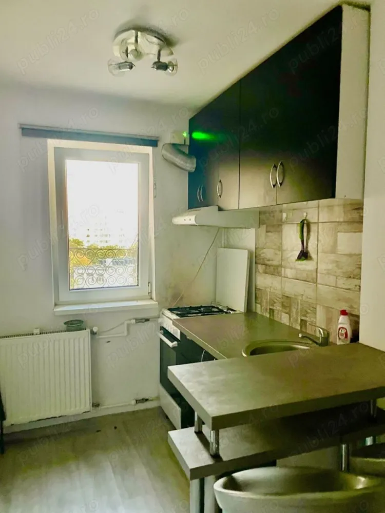 Apartament 2 camere de inchiriat Lacul Tei - Inchiriez apartament in zona Tei pe termen lung 
Spațios si luminos aflat într-o zonă f bună școala și grădinița în fata blocului parcul Tei și Plumbuita și metrou Obor la 2 statii de autobuz tramvai 
Complet mobilat și utilat majoritatea noi (canapea, mobilă, mașină spalat, frigider) 
Aer conditionat, căldură și apă caldă Radet coloană apă inlocuita complet in vara anului trecut
Mă puteti contacta fără intermediari la :
Zero șapte șapte trei opt doi noua trei trei zero