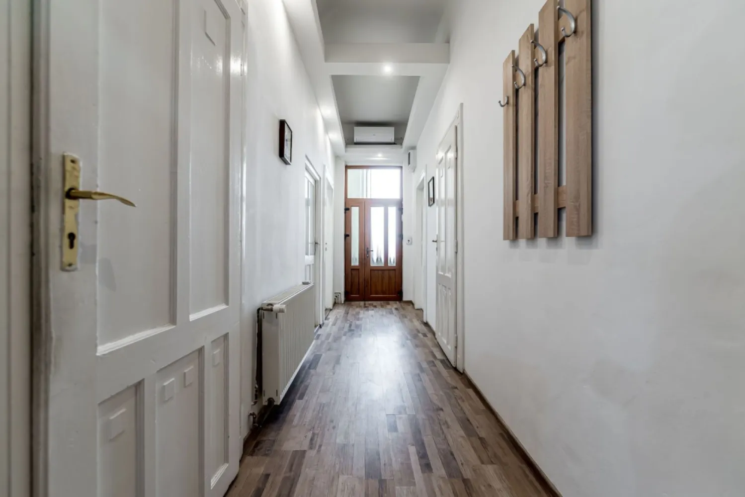 Apartament ultracentral cu 4 camere decomandat, etaj intermediar